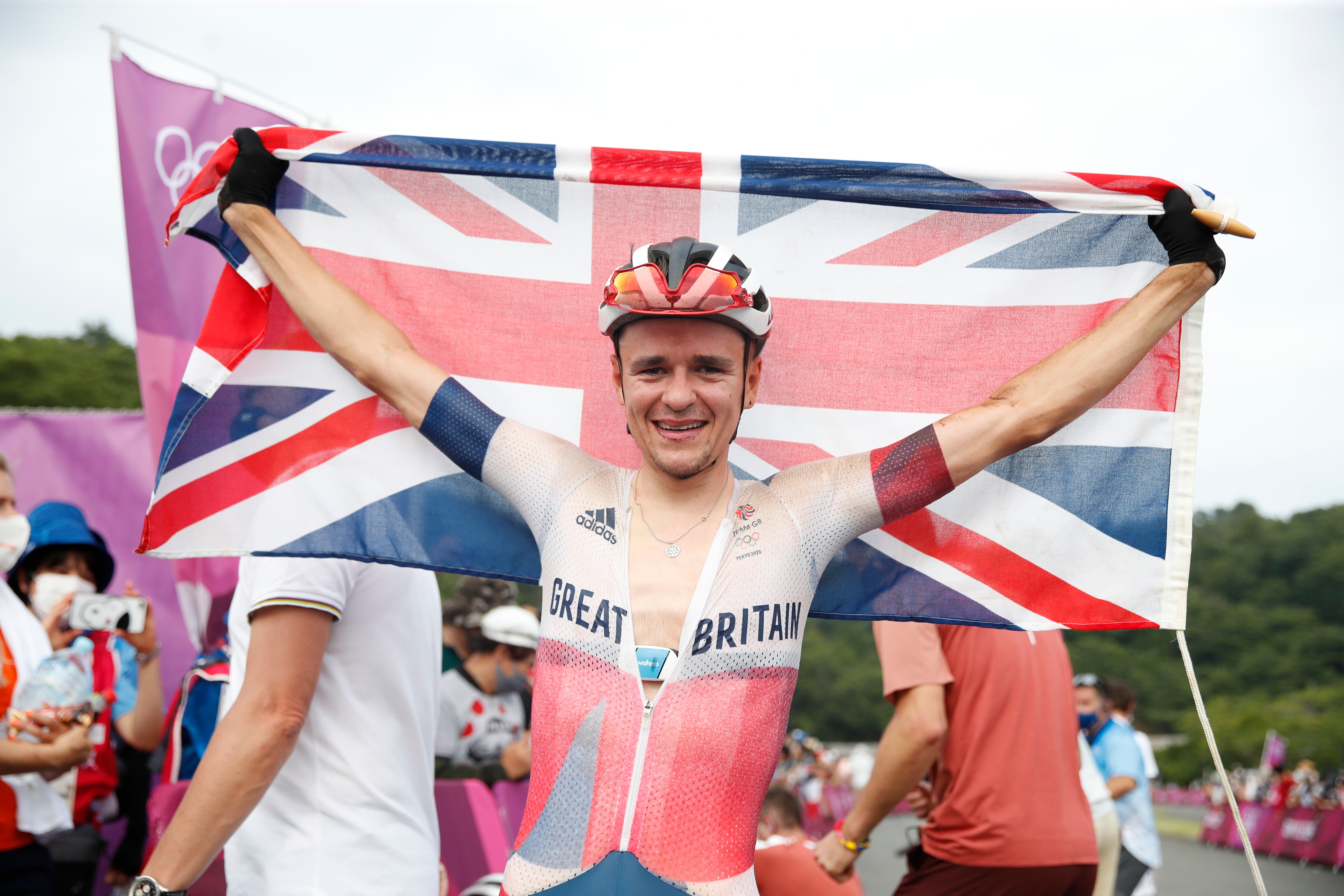 Tom Pidcock celebrates after clinching mountain bike gold