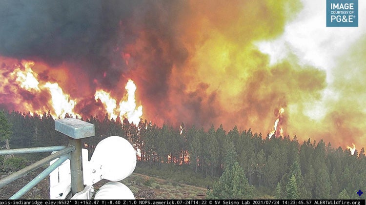 A second photo taken a minute later depicts the Fly Fire’s rapid spread