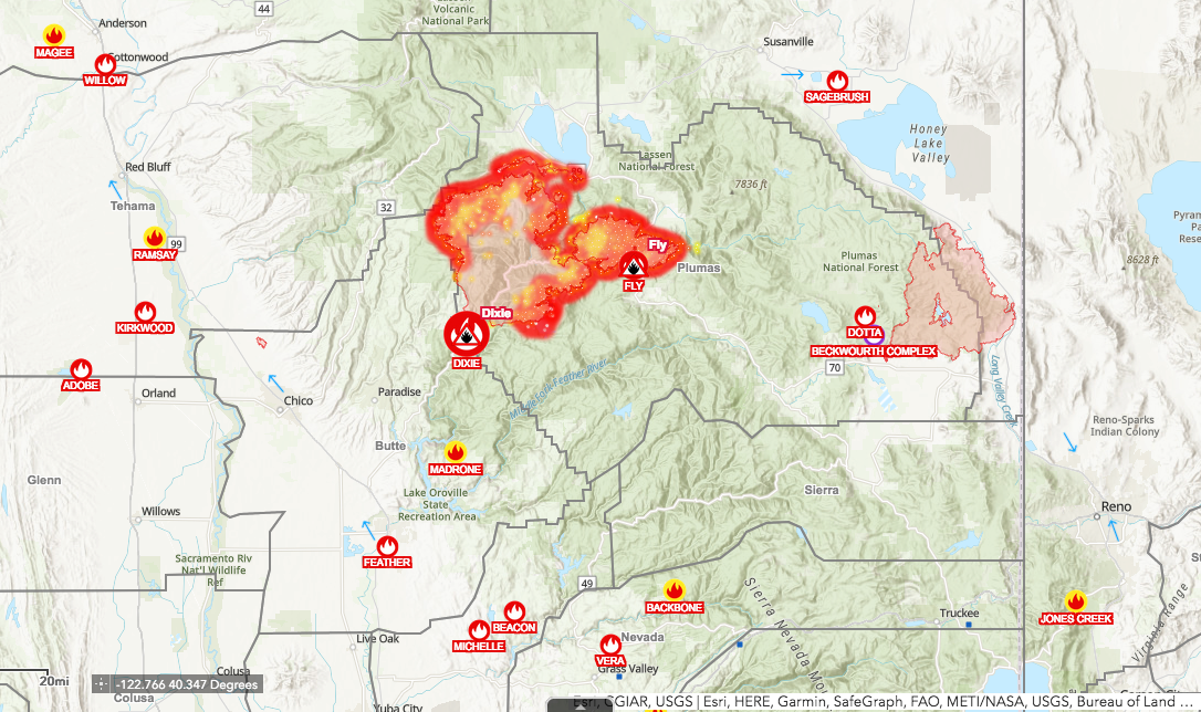 A map of the Fly Fire and Dixie Fire as of Sunday night