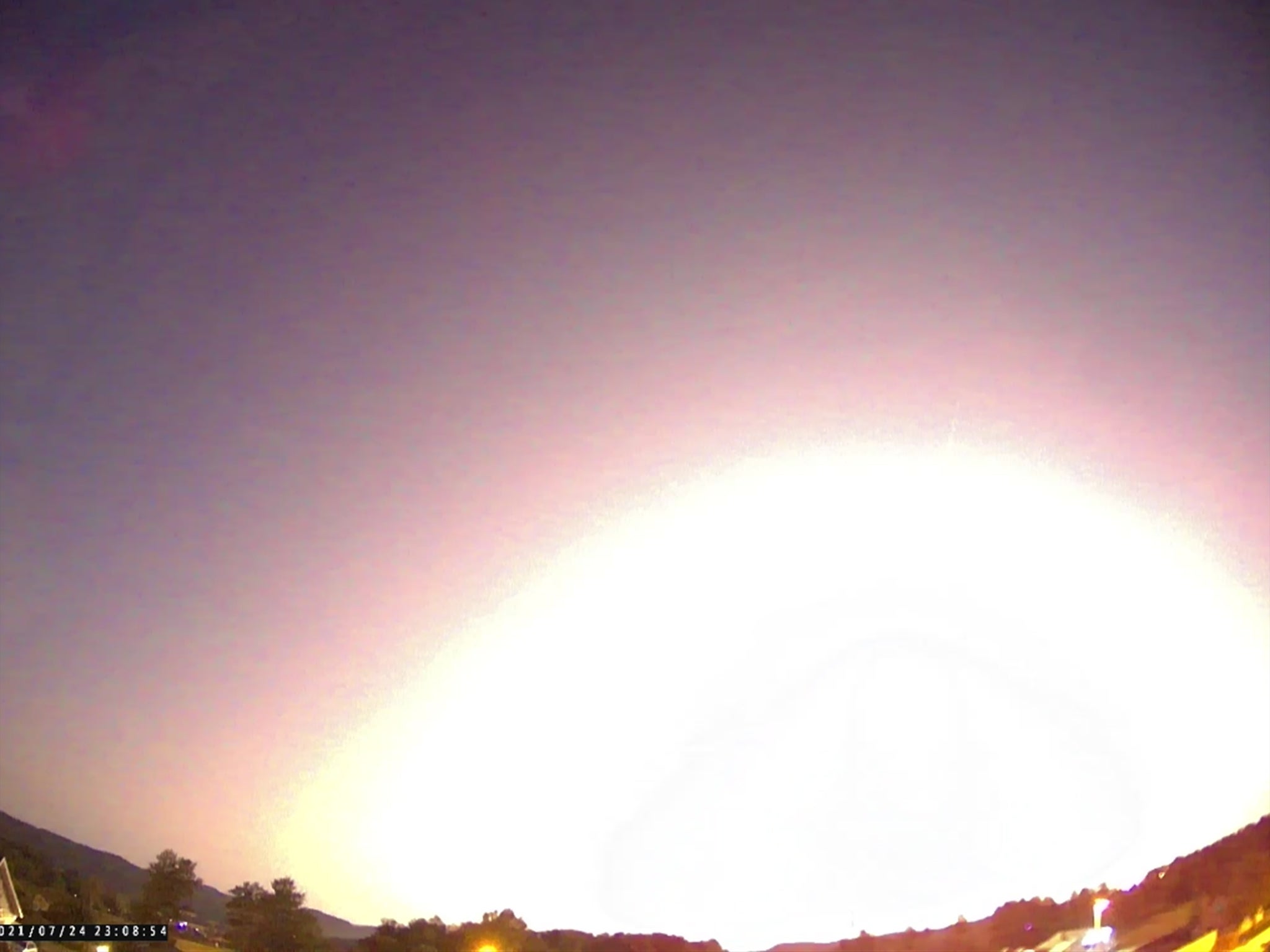 Large meteor lights up skies over Norway