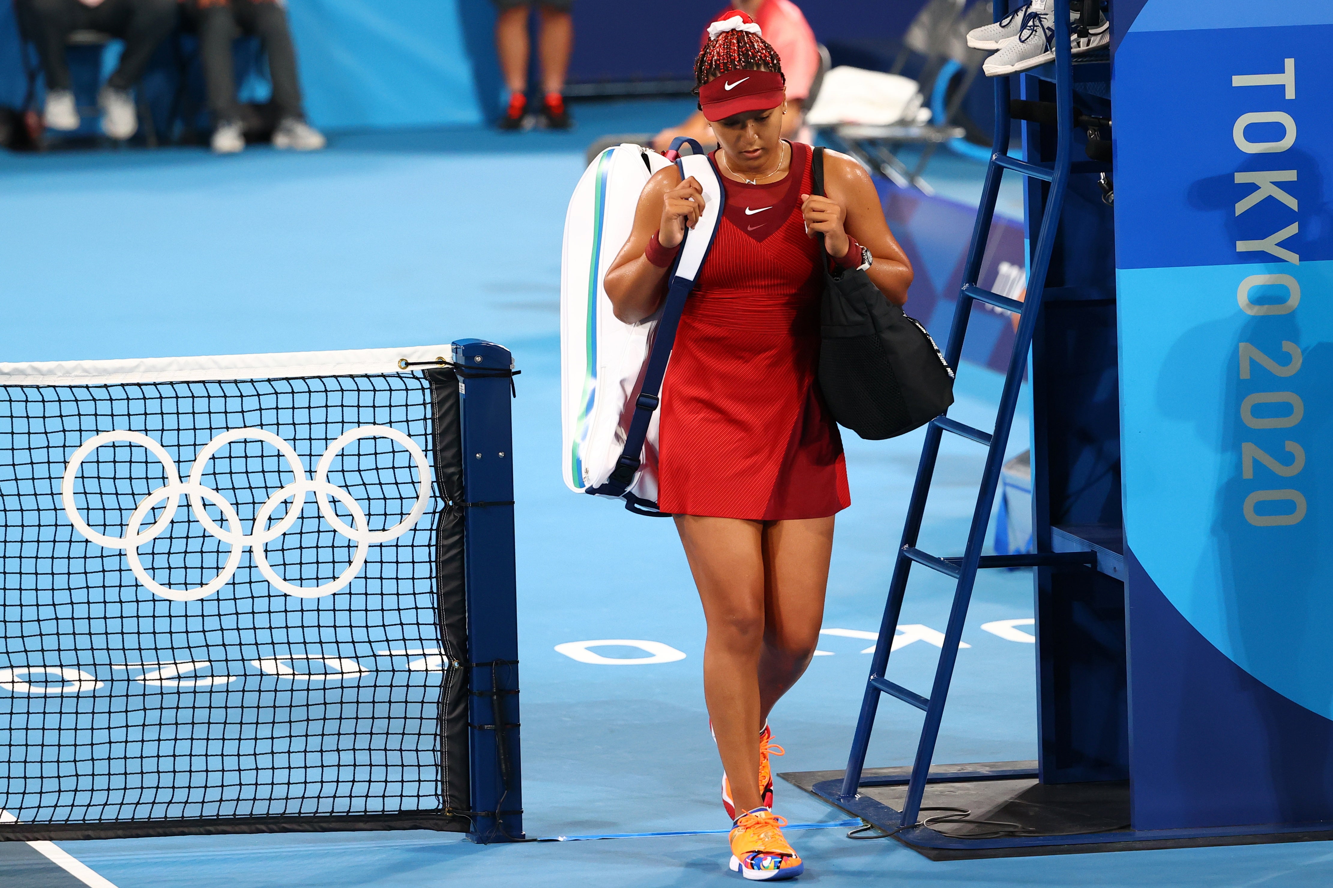 Naomi Osaka walks away after defeat