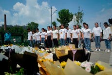 Residents mourn drowned subway riders in central China