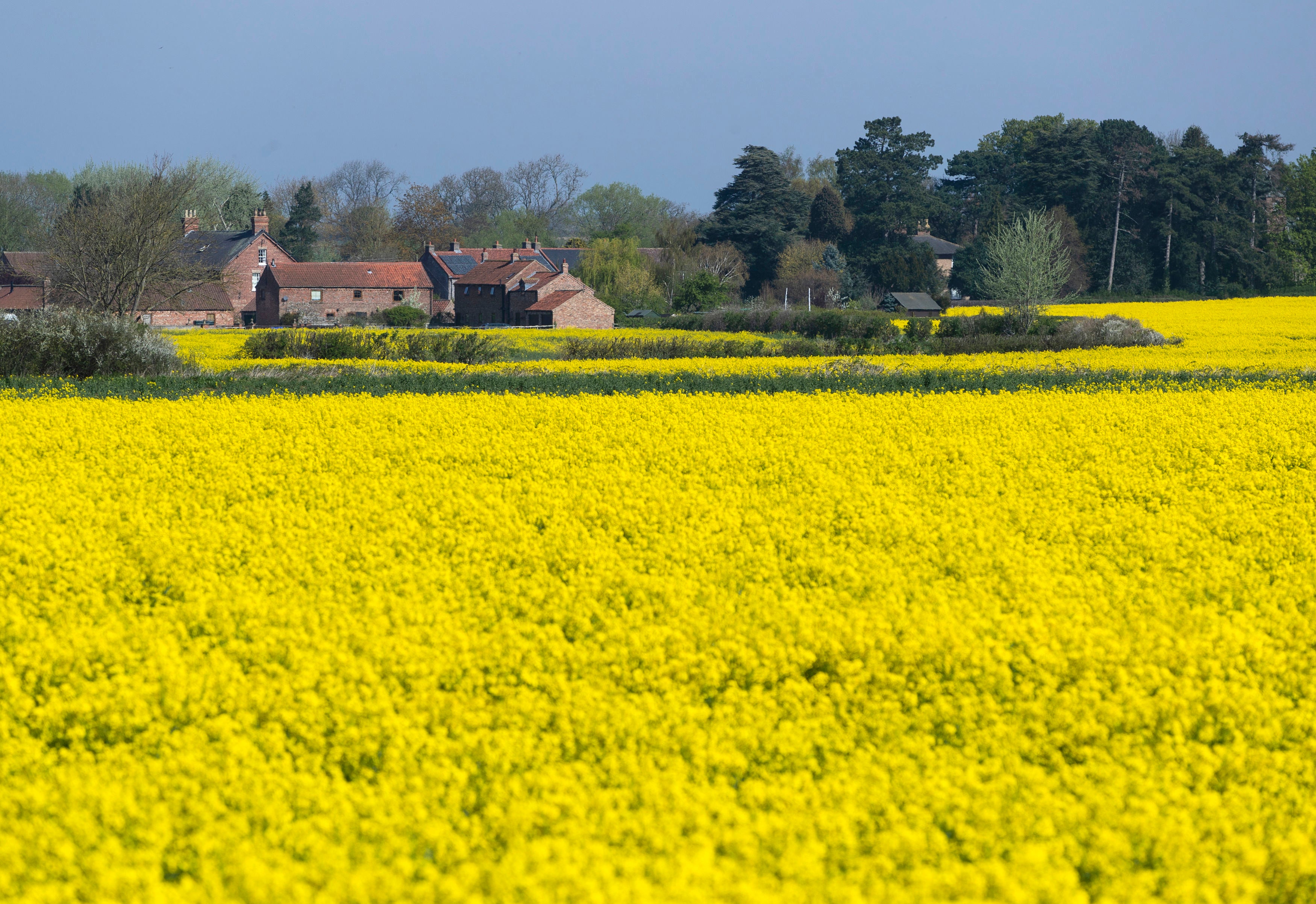 Britons have been urged to make the most of the warm weekend, with a colder weather front to follow