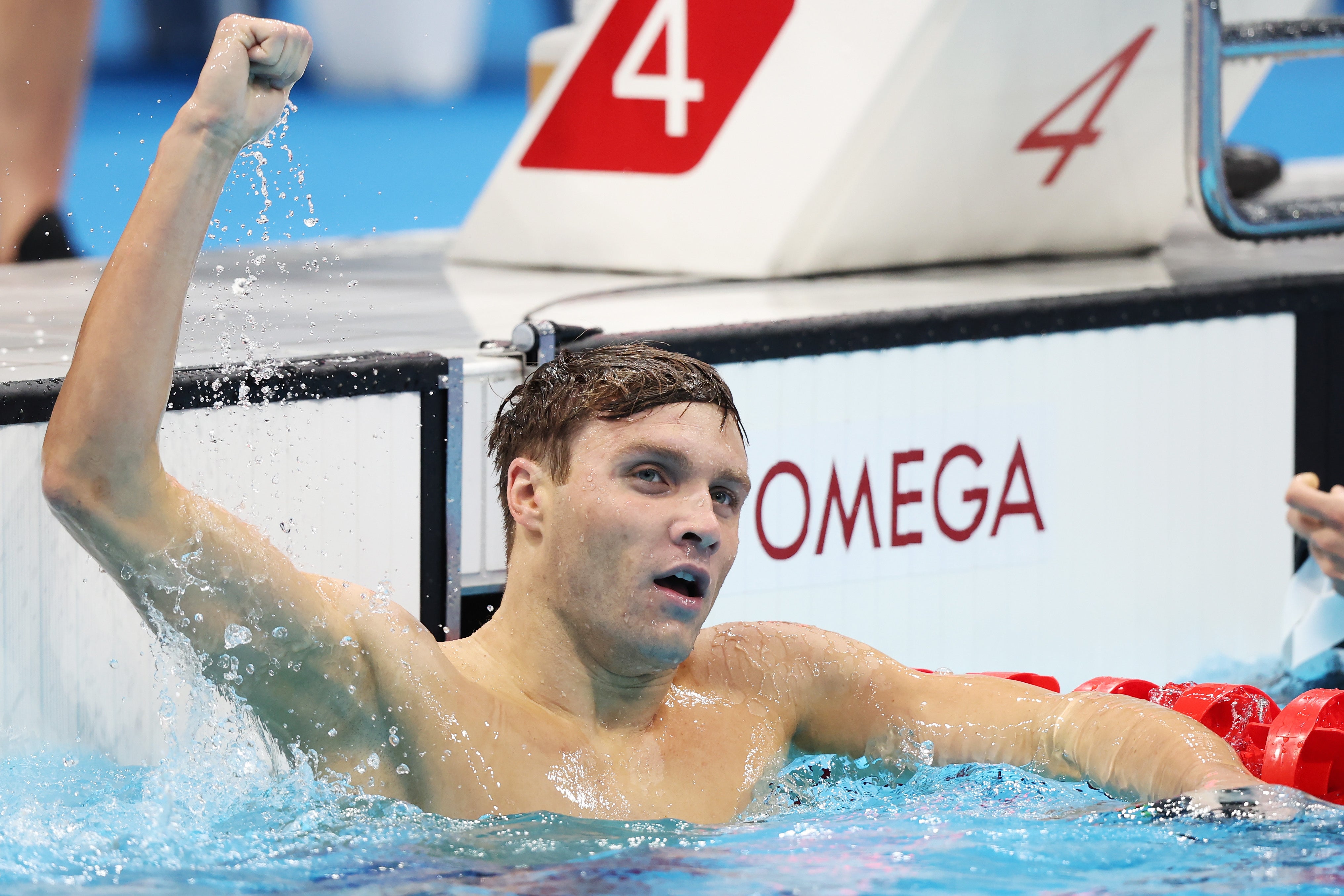 Robert Finke of Team United States celebrates after winning the gold medal in the Men's 800m Freestyle Final on day six of the Tokyo 2020 Olympic Games at Tokyo Aquatics Centre on July 29, 2021 in Tokyo, Japan.