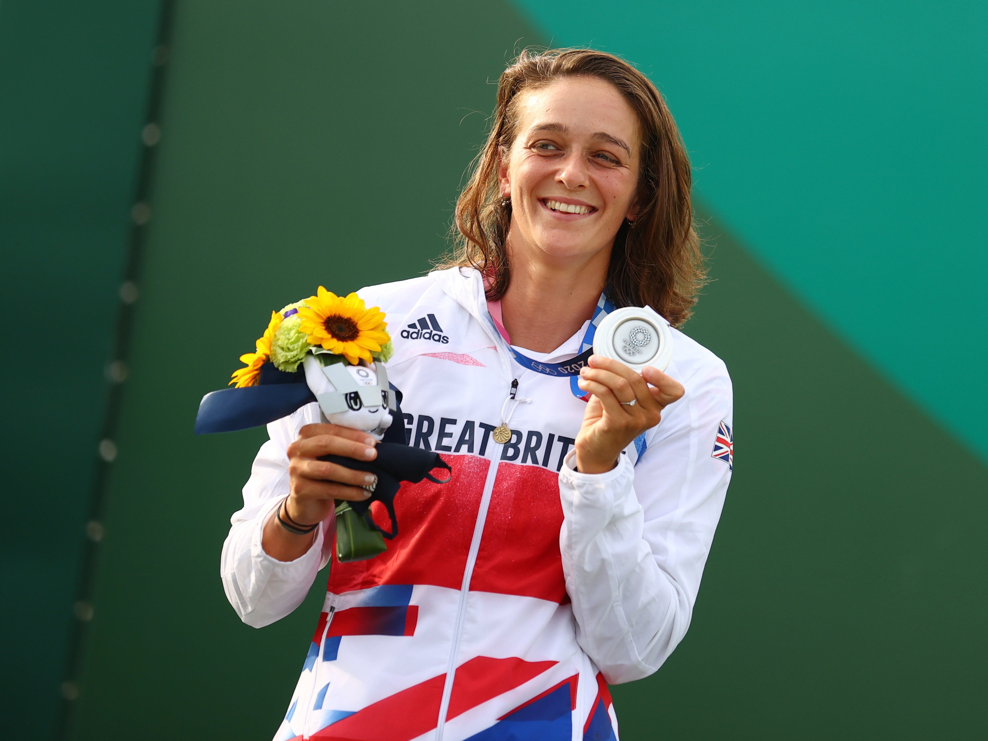 Franklin celebrates with her silver medal