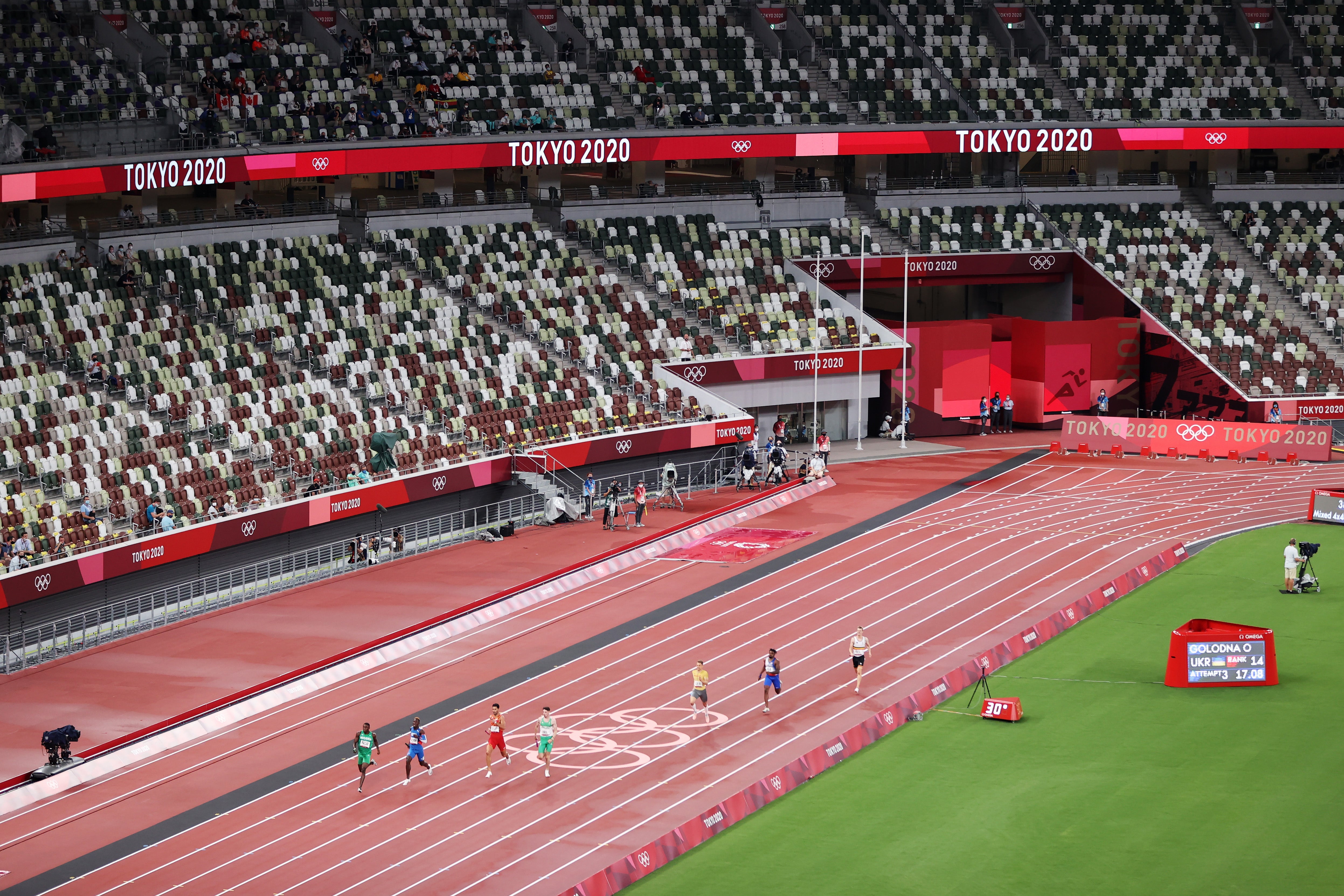 The 4x400 mixed relay at the Olympic Stadium