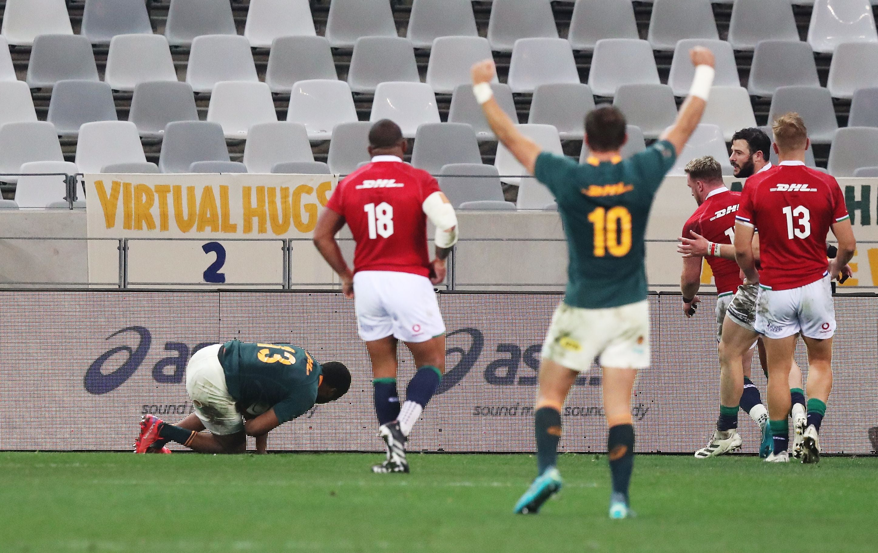 South Africa's Lukhanyo Am scores their second try