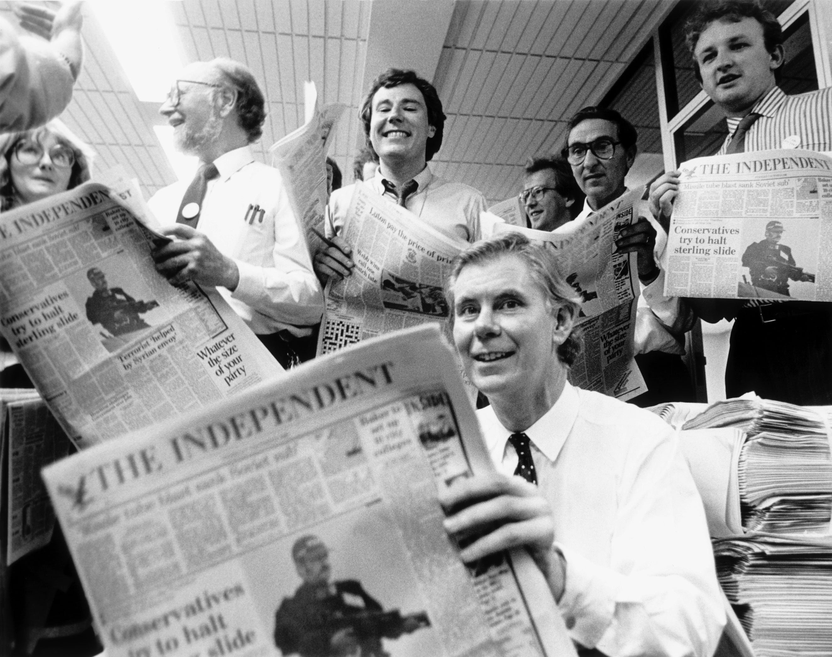 Editor and founder Andreas Whittam Smith holding a copy of the first edition of The Independent in October 1986