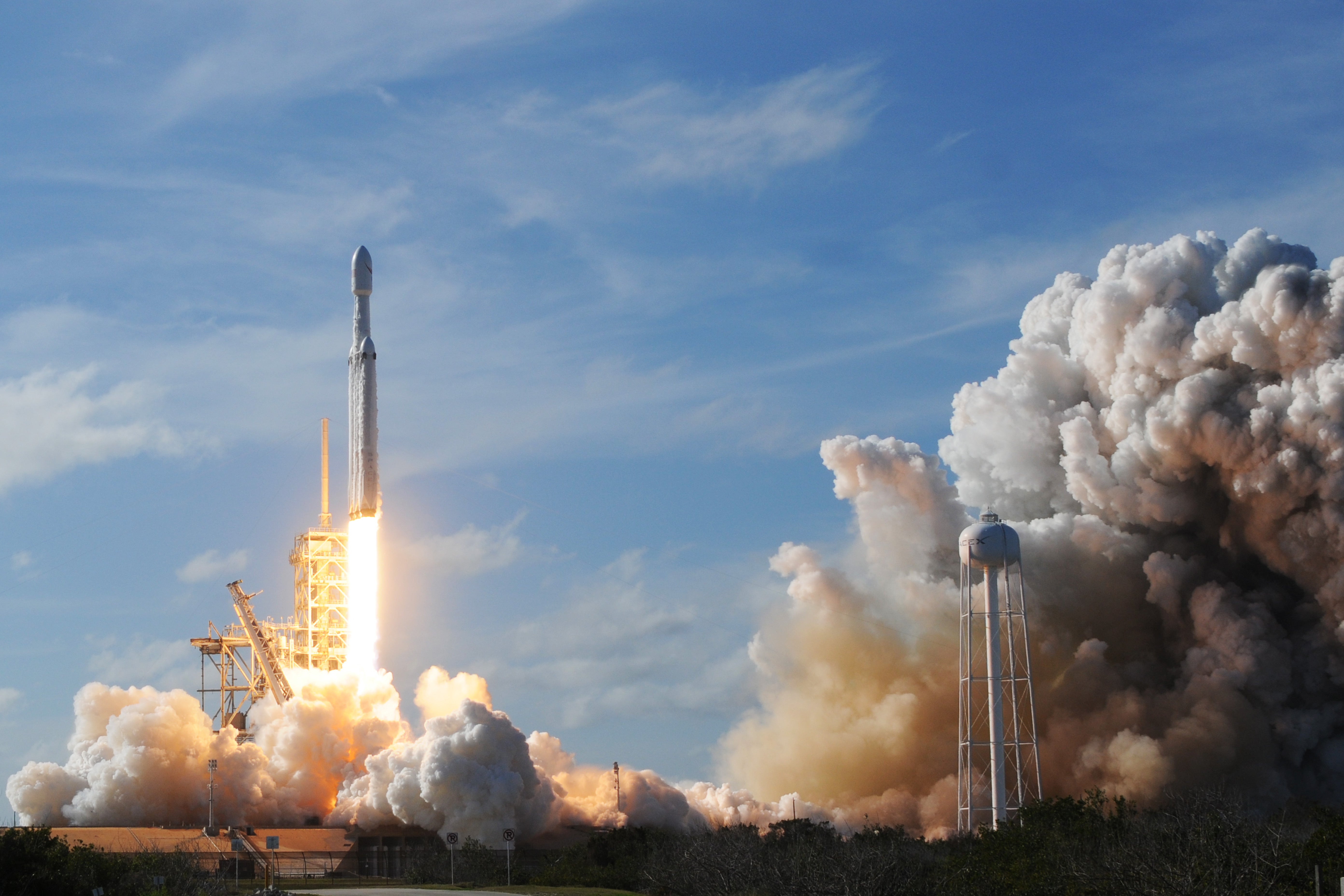 SpaceX has landed a massive $2.9bn contract from Nasa