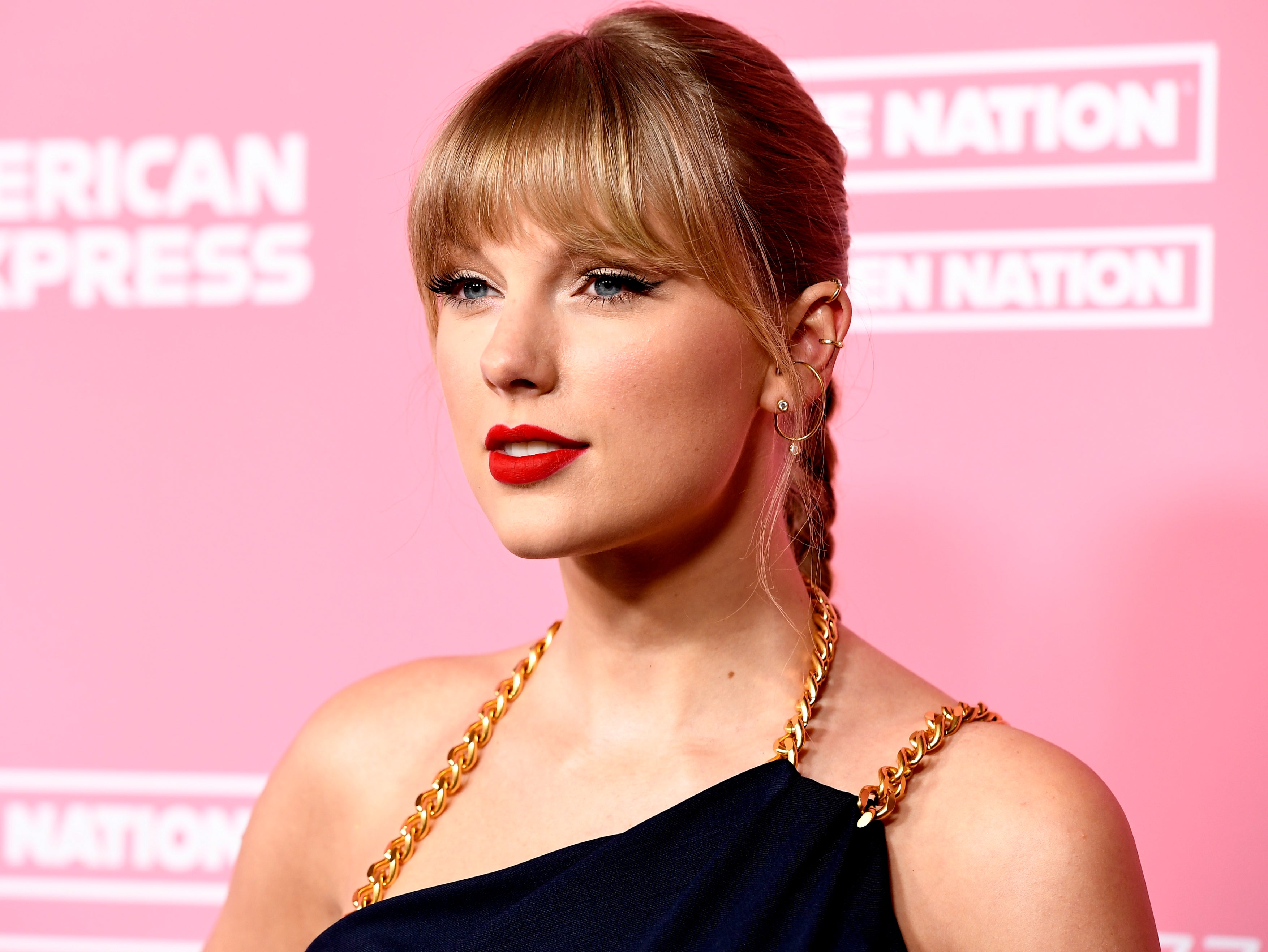 Taylor Swift is urging fans to support their local record store