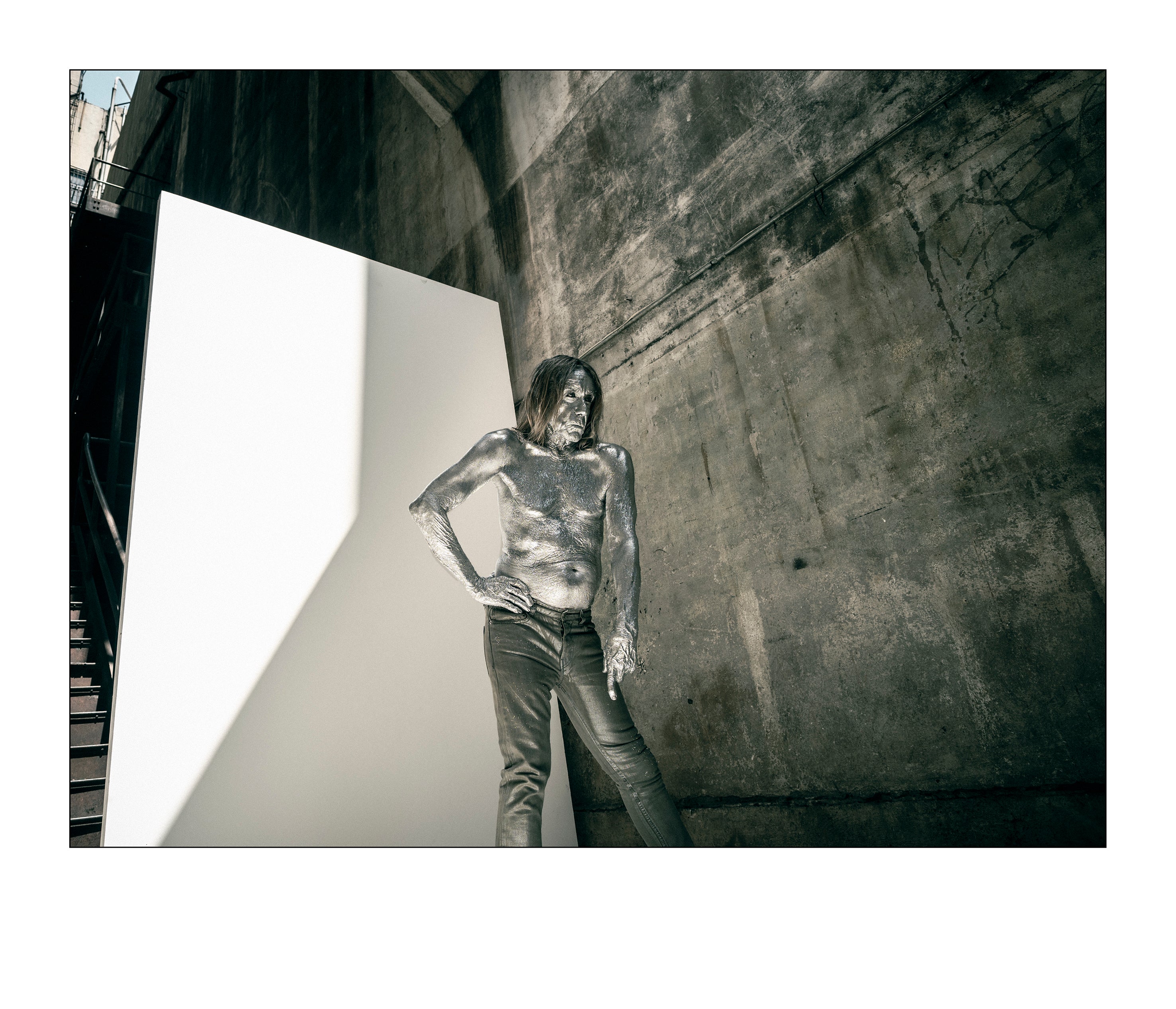 From the backstage of the 2022 Pirelli Calendar by Bryan Adams, photos by Alessandro Scotti.