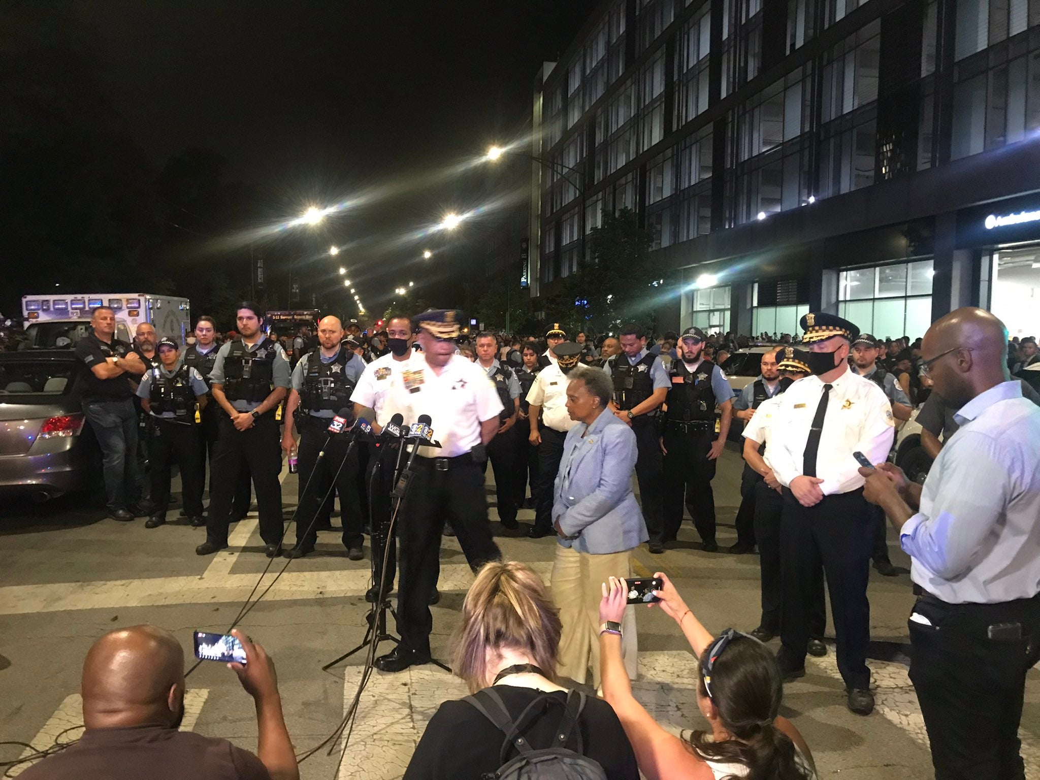 1st Dep. Supt. Eric Carter and Mayor Lori Lightfoot address reporters following the shooting