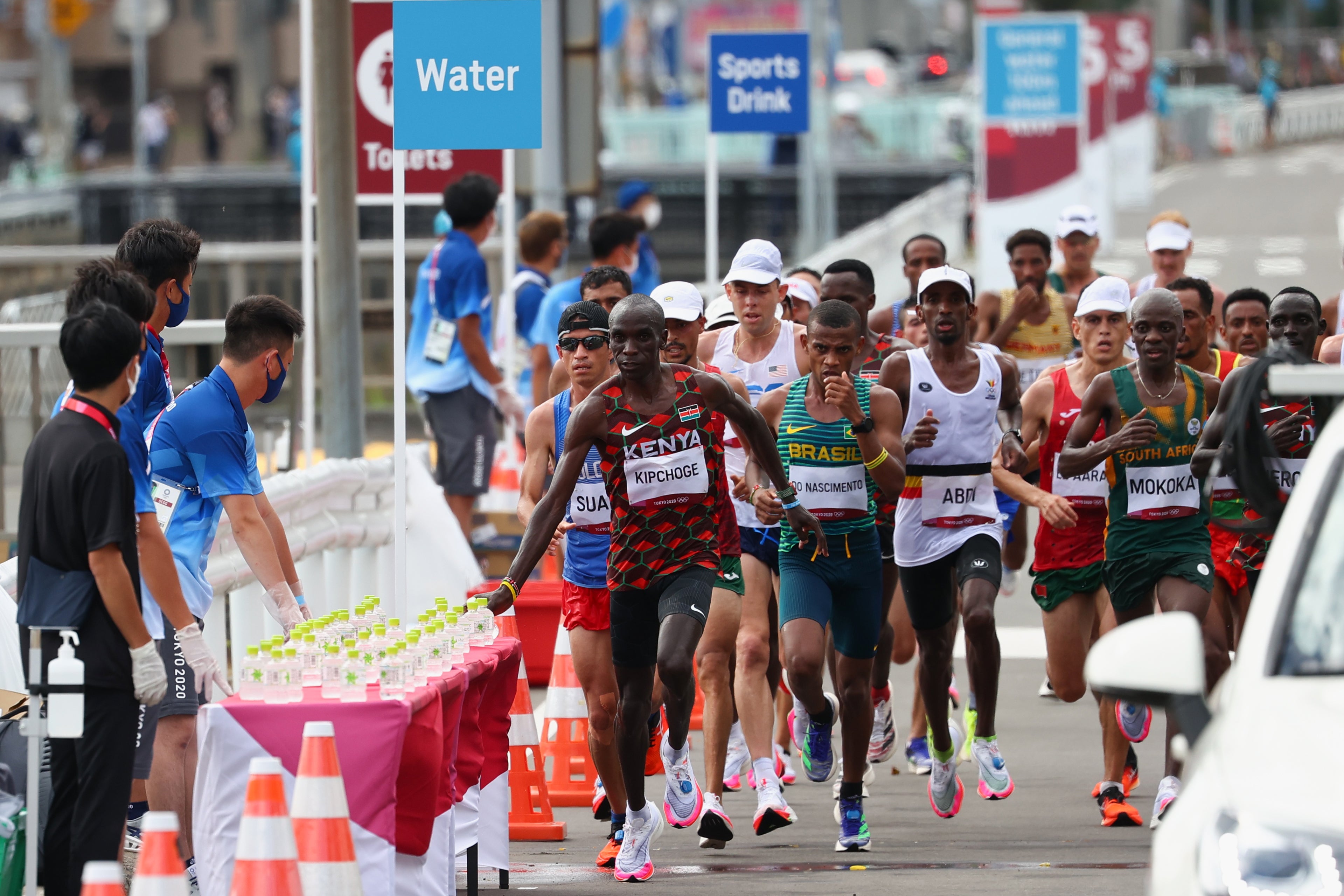 Race winner Eliud Kipchoge at a water station