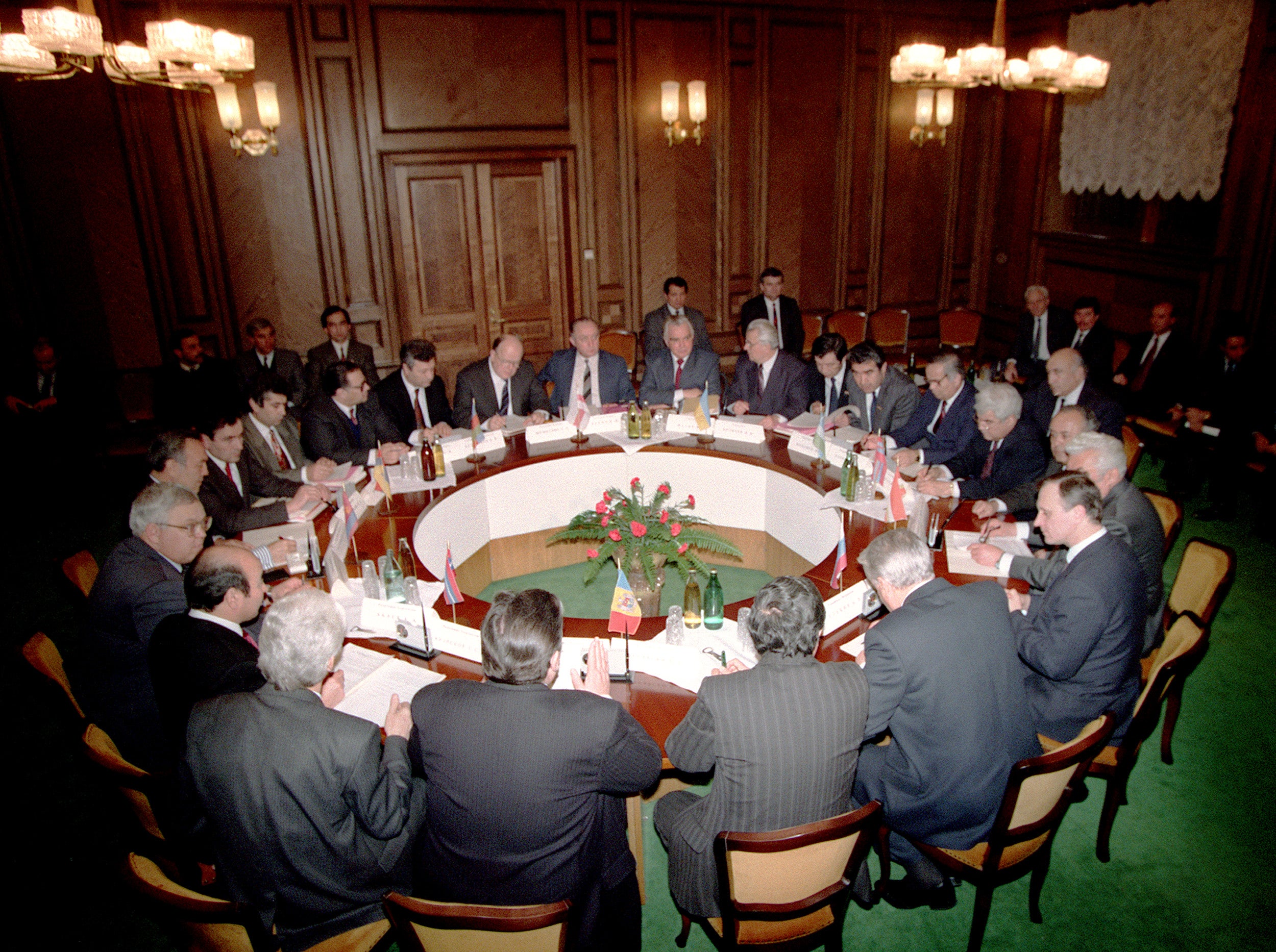 Leaders of the 11 ex-Soviet republics meet in Minsk to reach an agreement on the military situation in the former Soviet Union