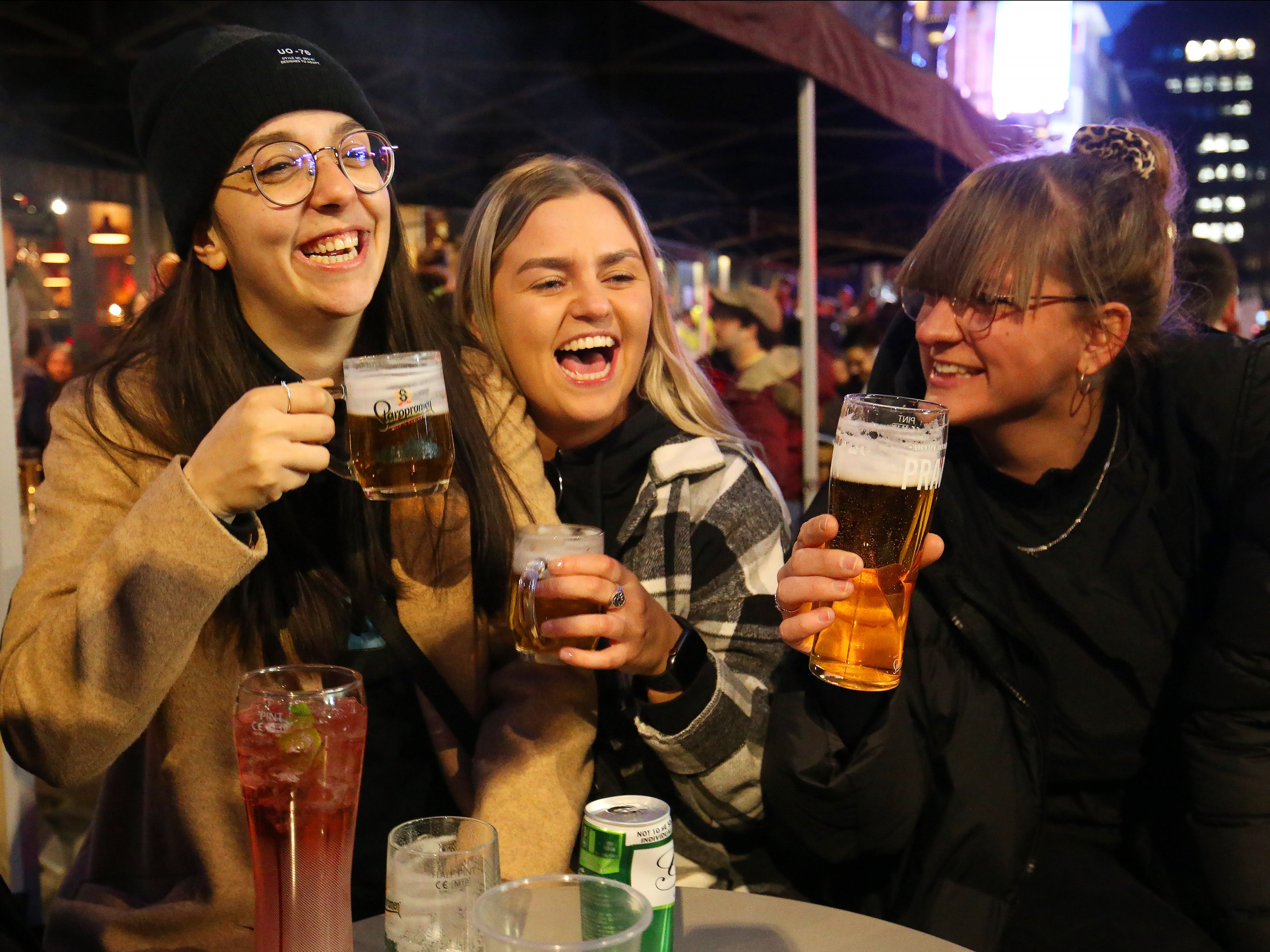 UK economy grows 4.8% as hospitality bounces back from lockdown