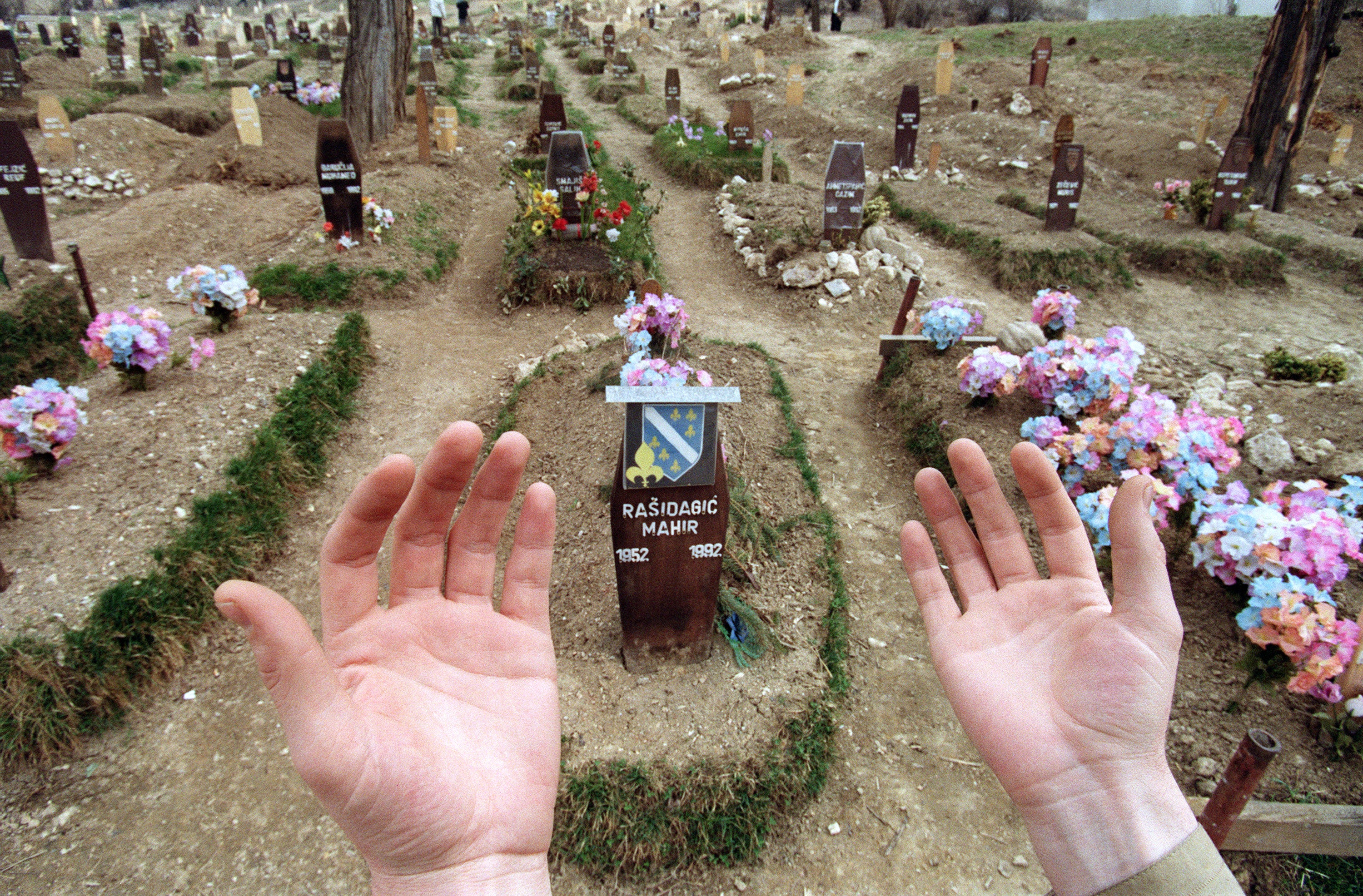 Bereaved relatives celebrate the end of Ramadan by praying at the Muslim cemetery of Sarajevo, 24 March, 1993