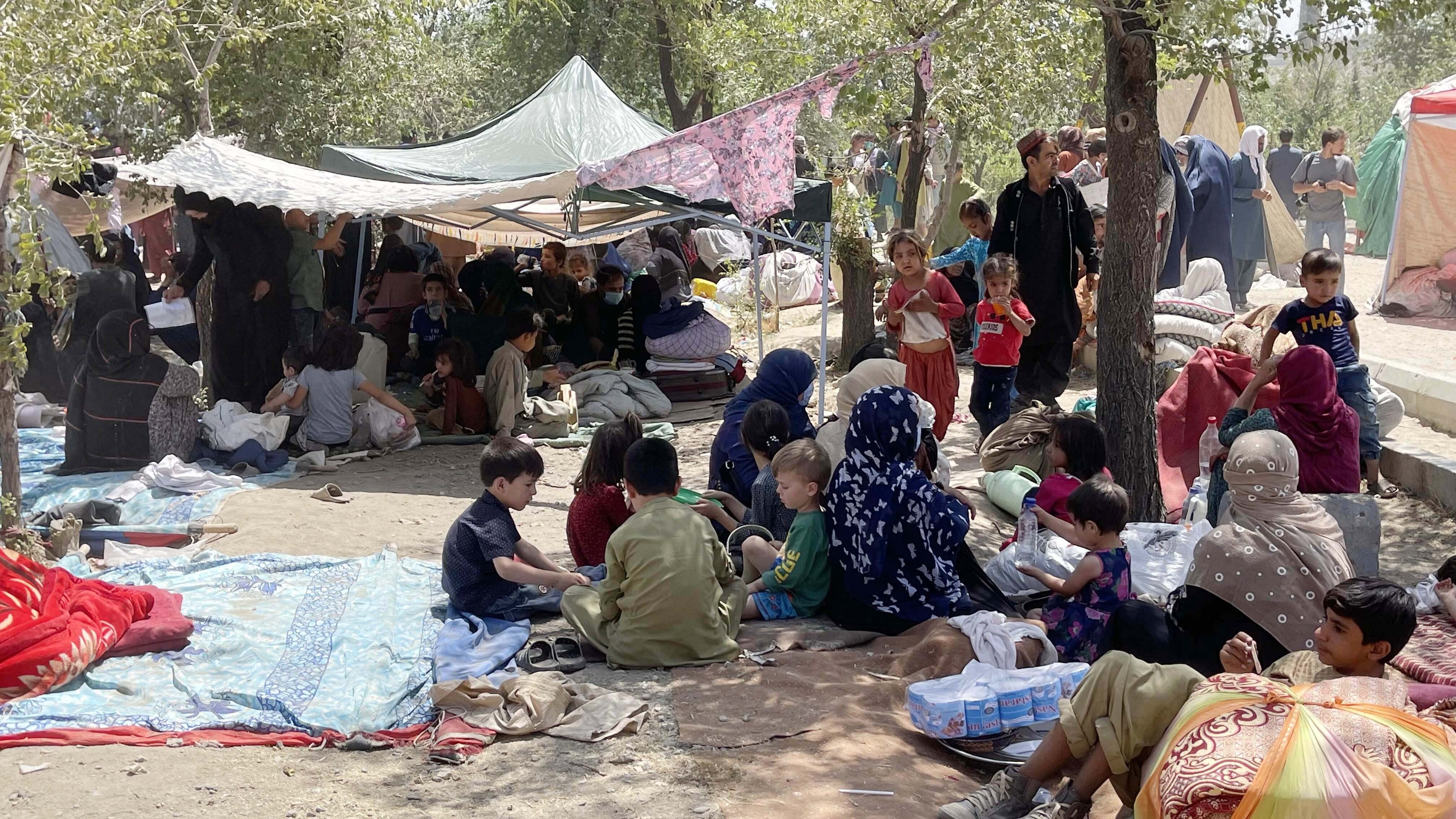 Displaced Afghan families flee northern provinces due to clashes between Taliban and Afghan government forces