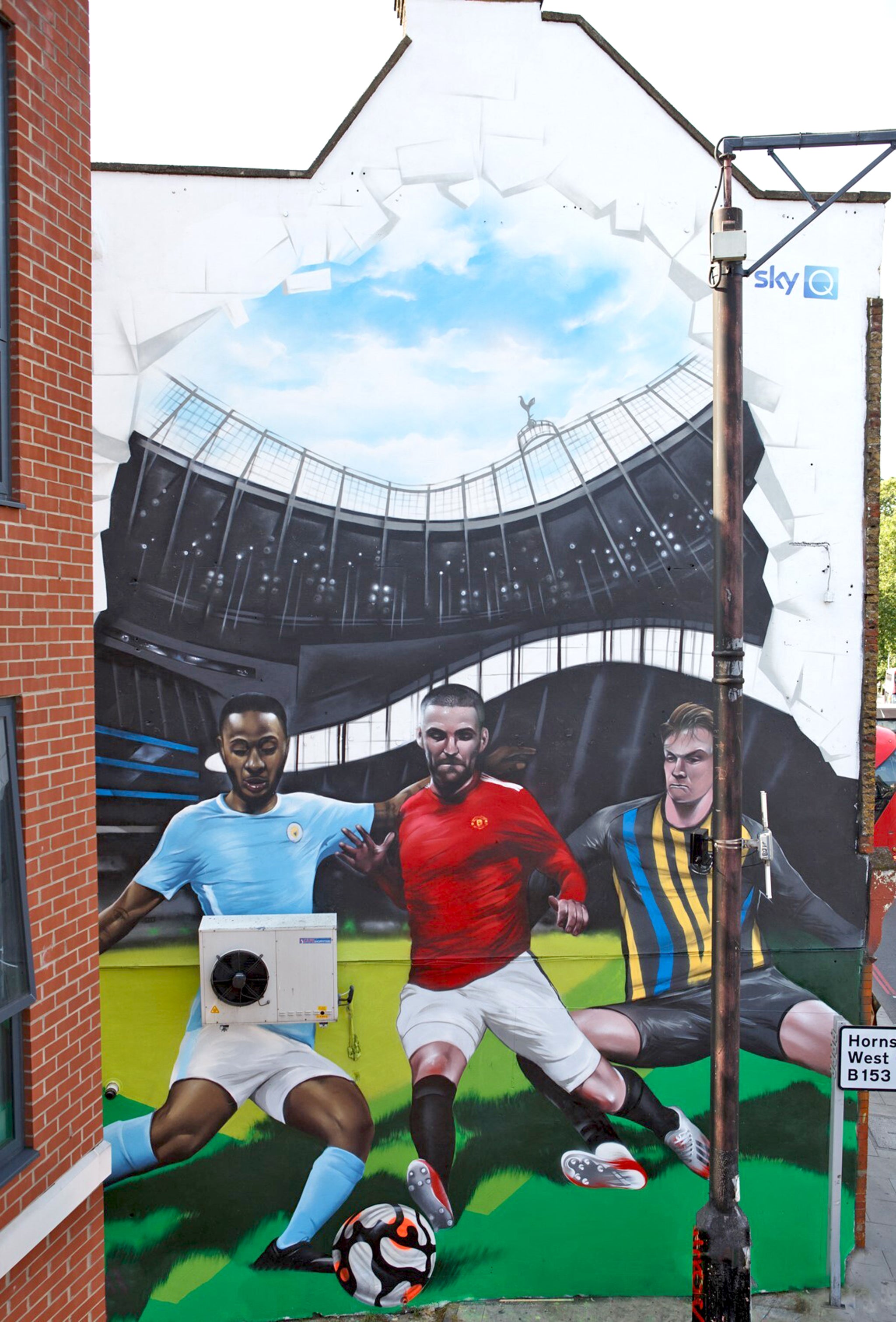 New hyper-real mural of the nation’s favourite Premier League stars celebrates the launch of live football in Ultra HDR on Sky Q