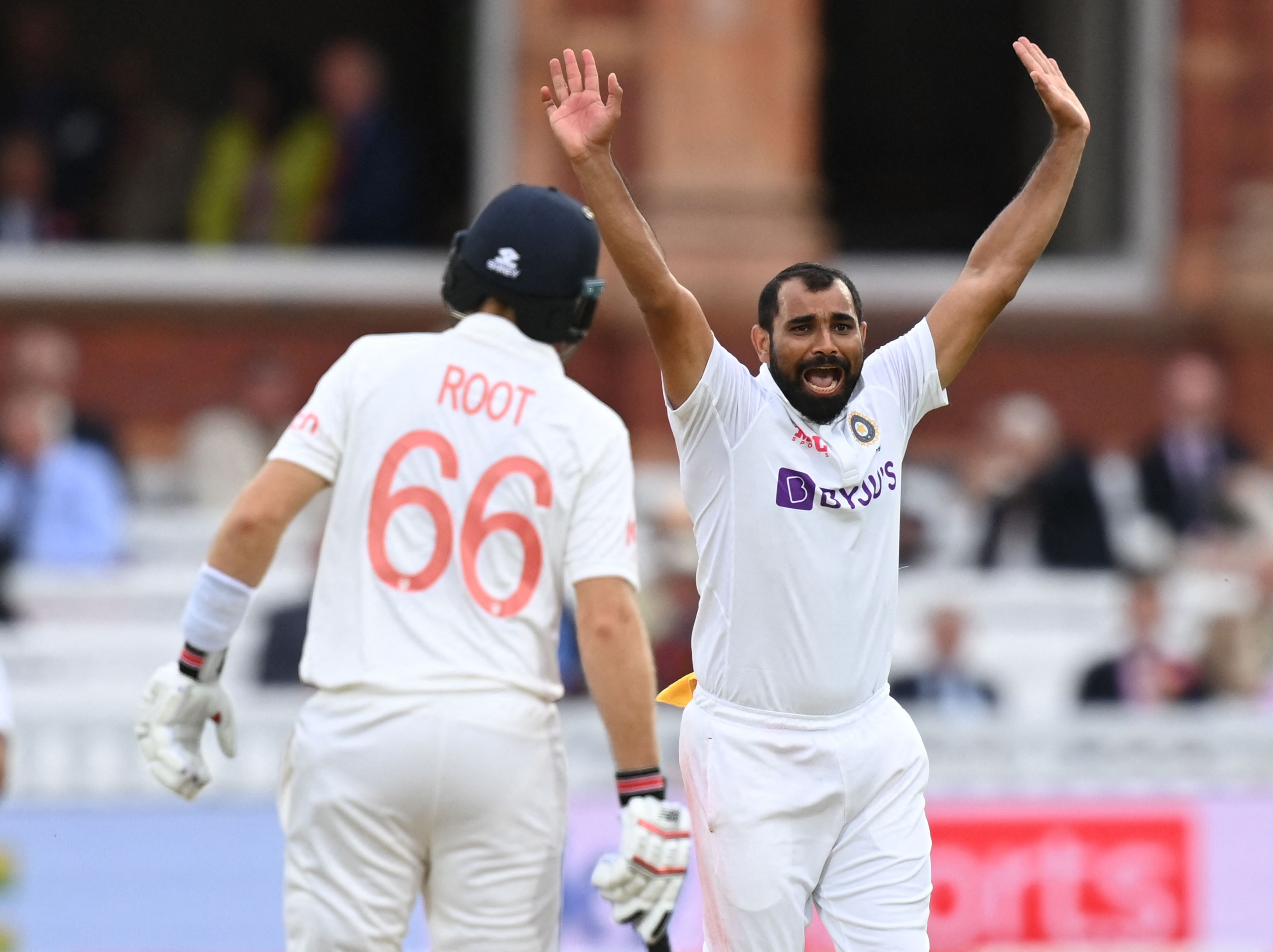 Mohammed Shami traps Burns leg before wicket