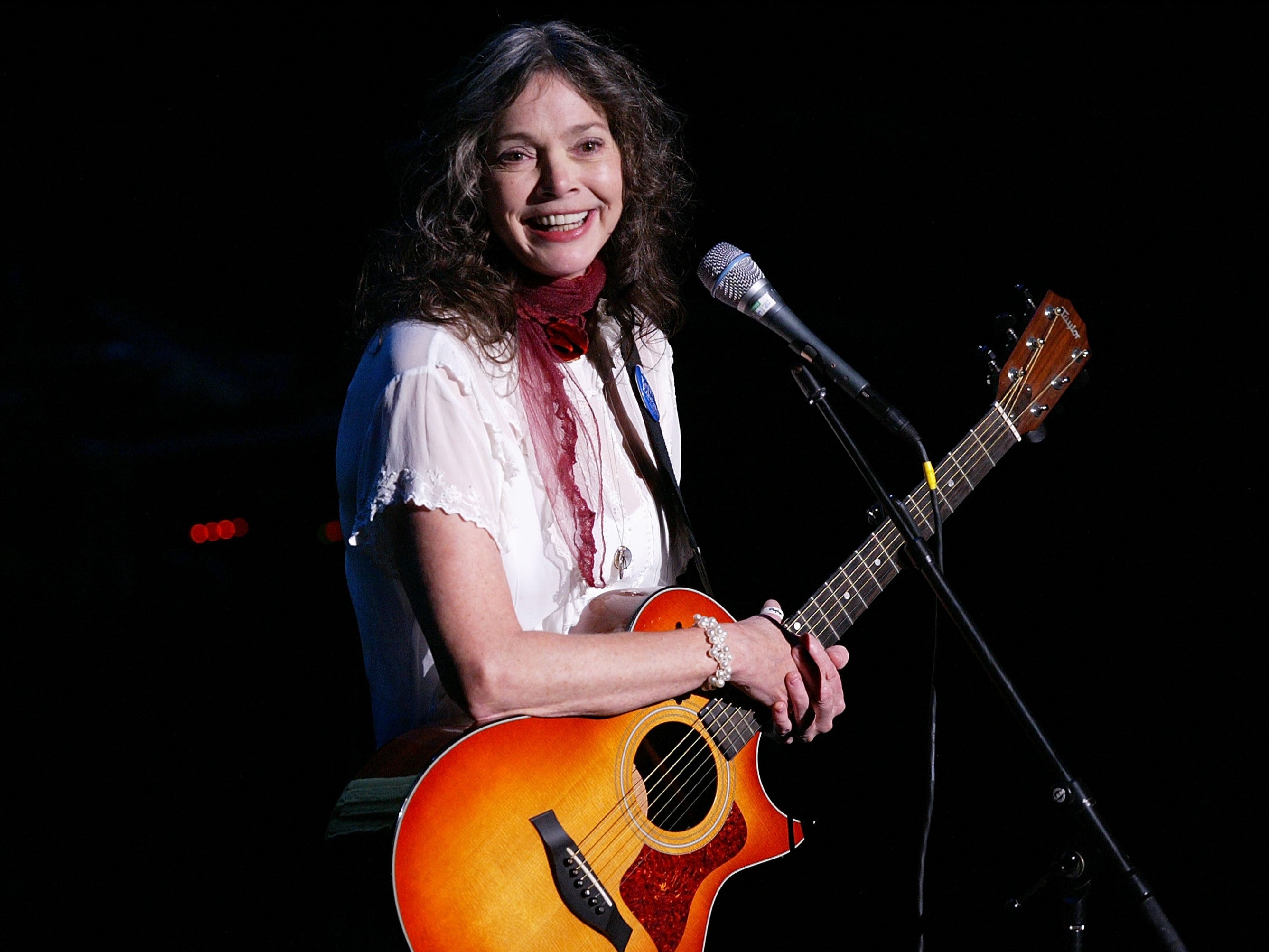 Nanci Griffith performing at the American Civil Liberties Union Freedom Concert, October 2004