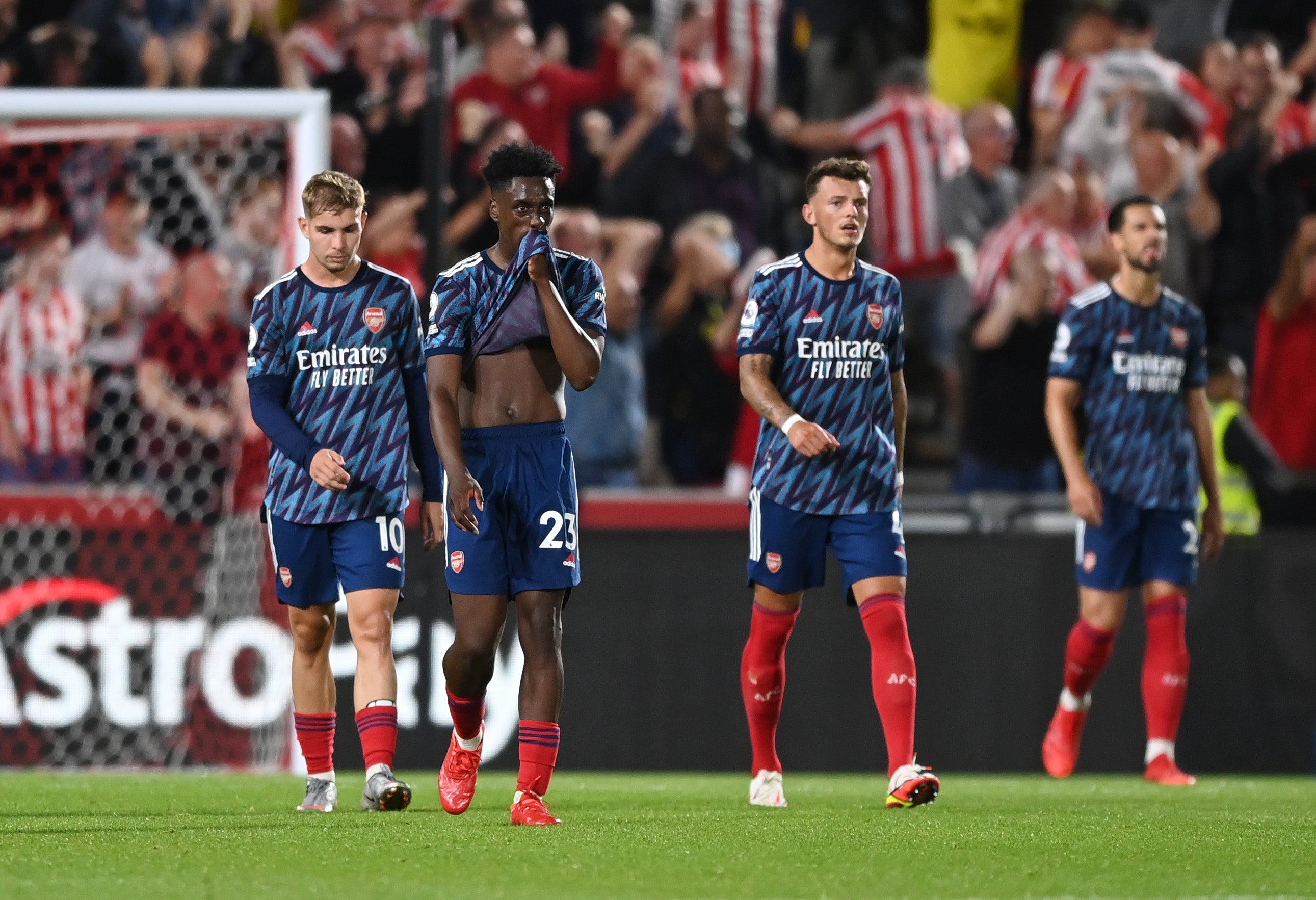 Dejected-looking Arsenal players after going 2-0 down