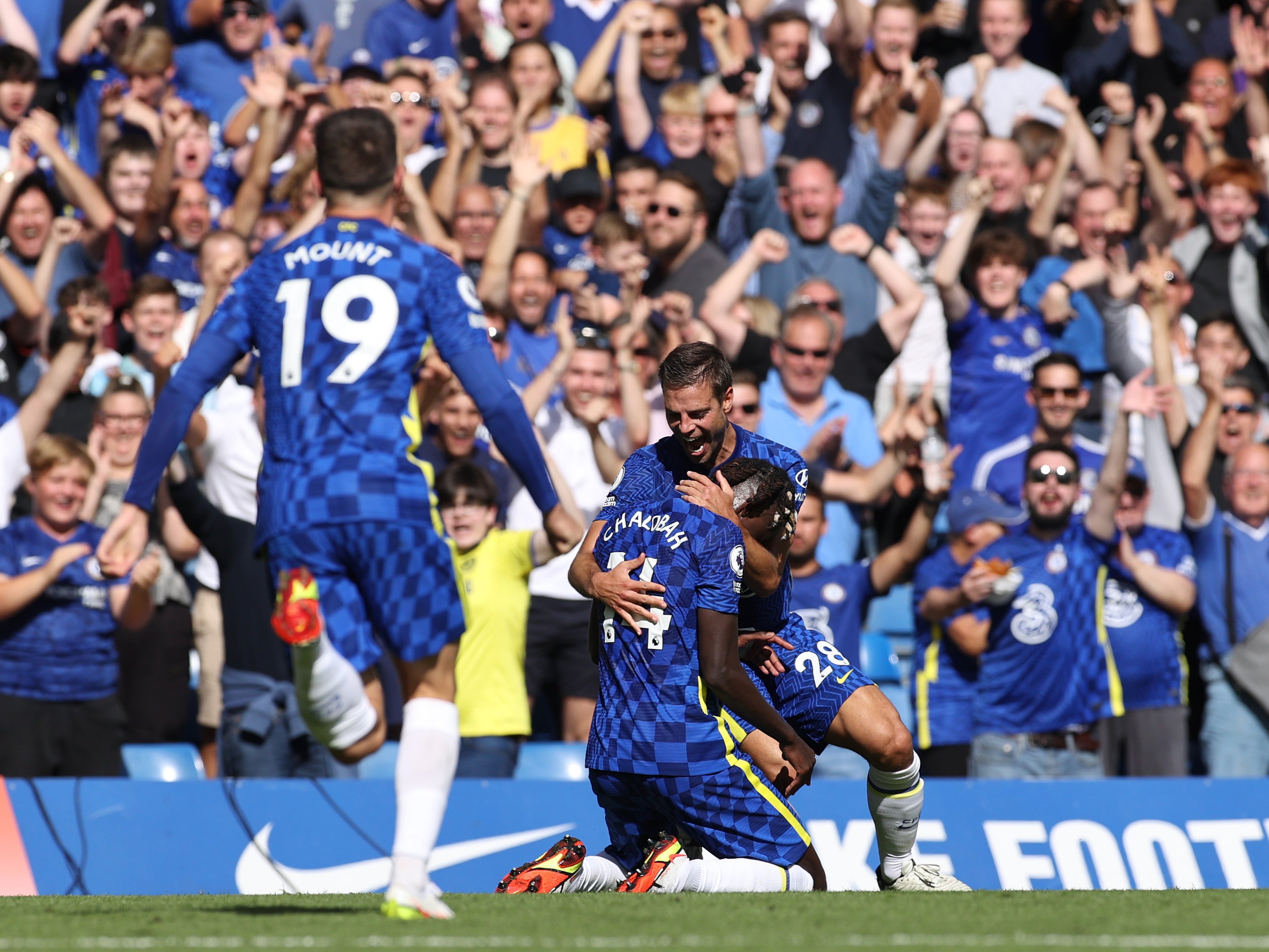 Trevoh Chalobah (centre) scored a stunner on his debut