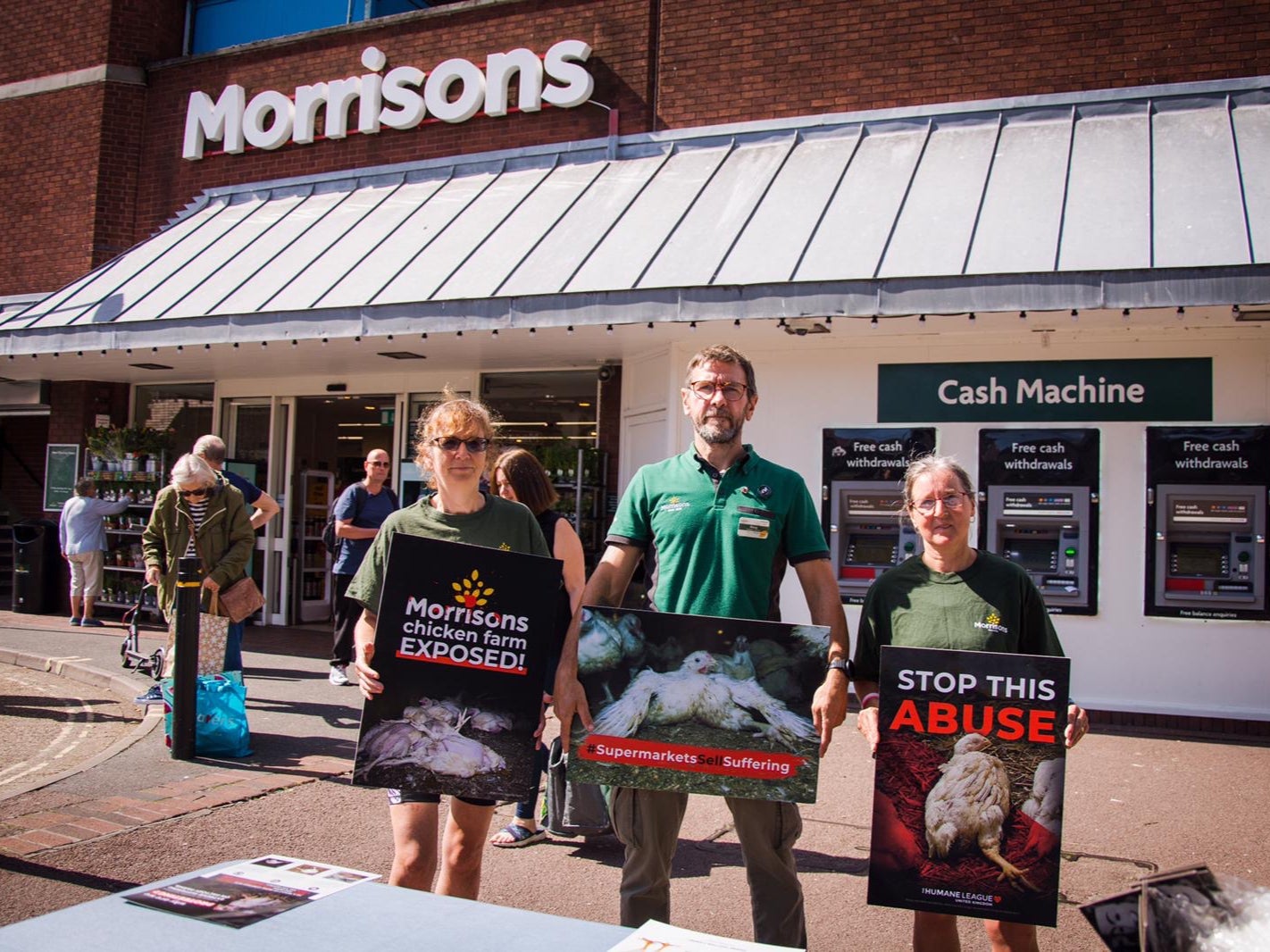 Morrisons employee Doug Maw (centre) protests outside the supermarket’s branch in Bognor Regis