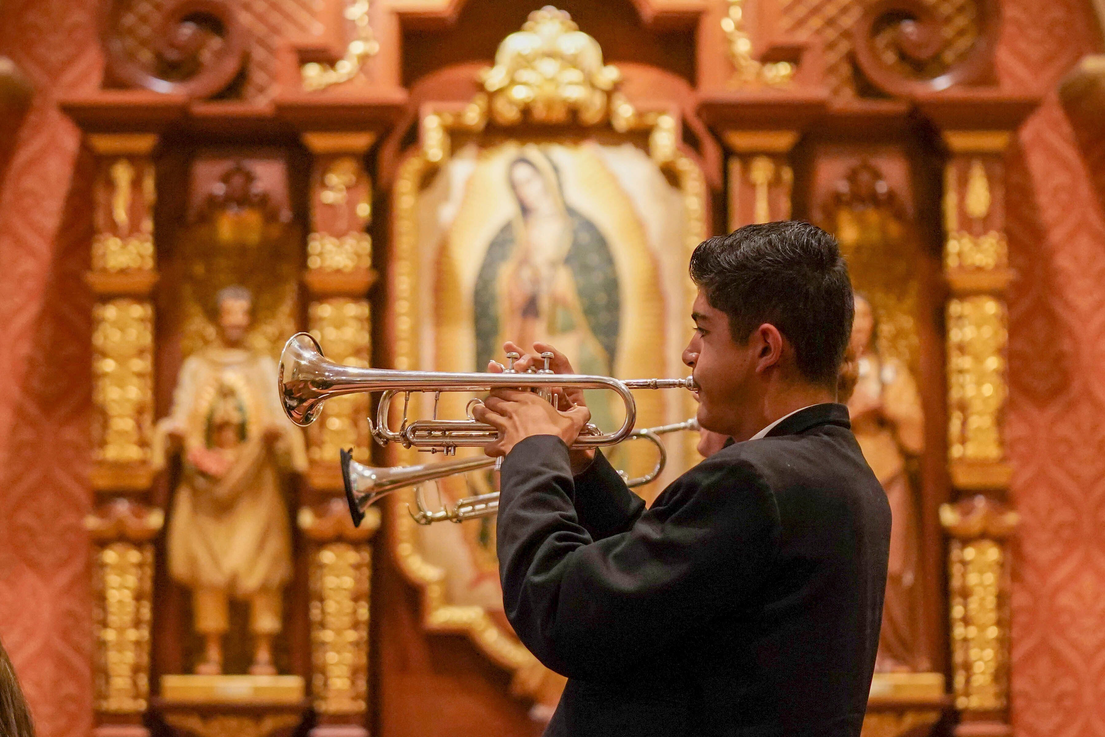 Mariachi Mass Returns