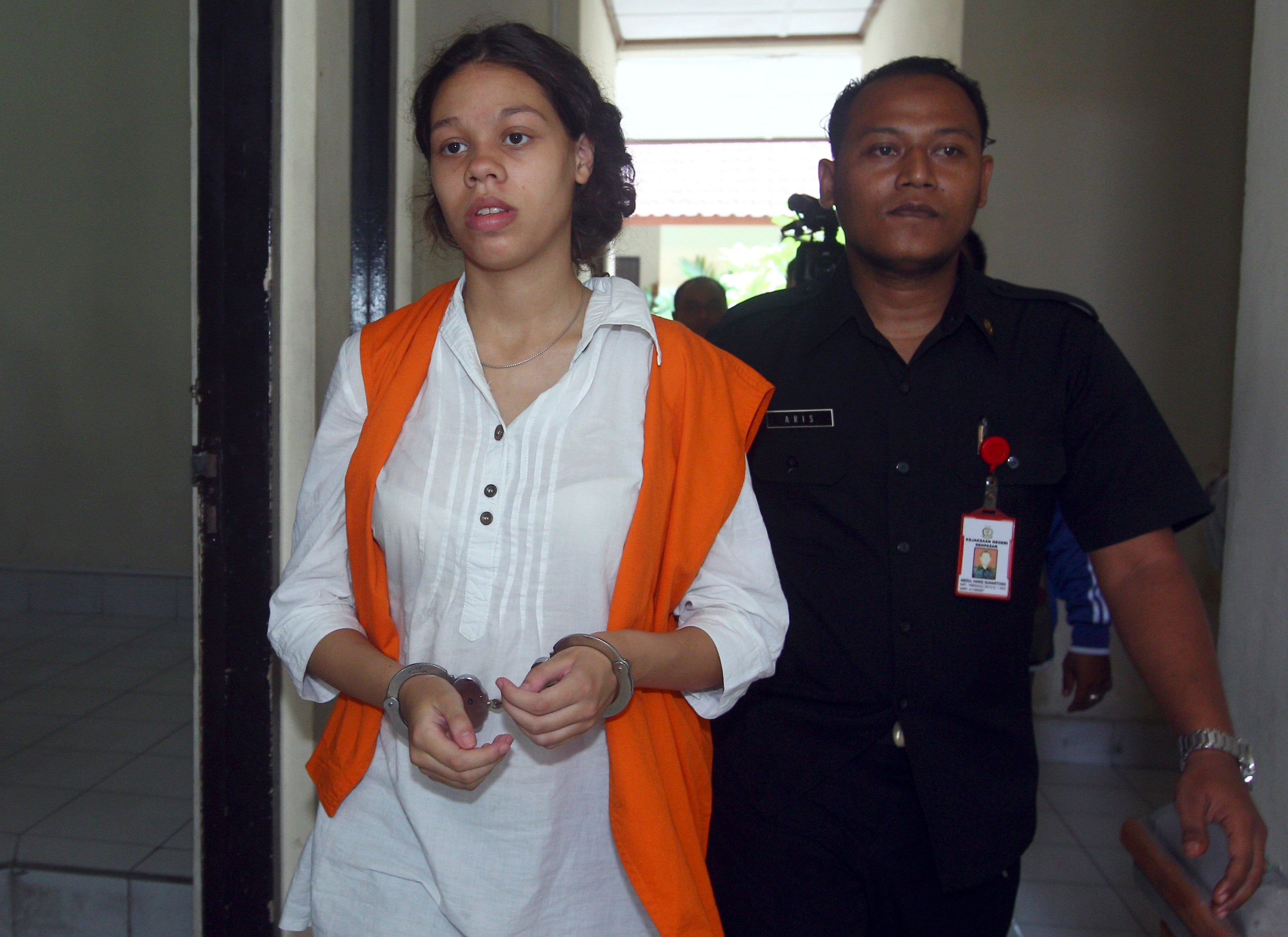 Heather Mack being led to court in 2015