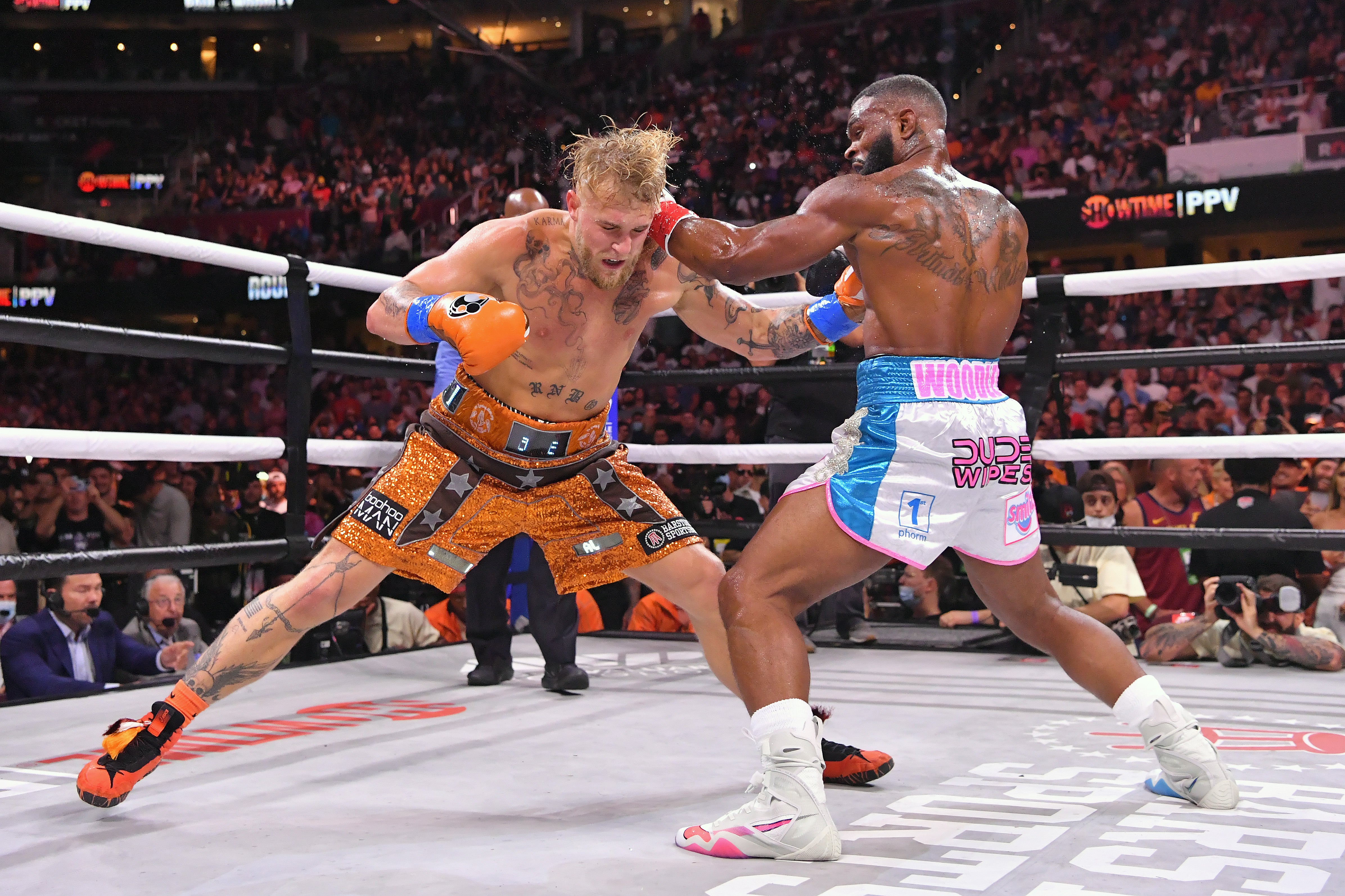 Jake Paul fights Tyron Woodley in their cruiserweight bout