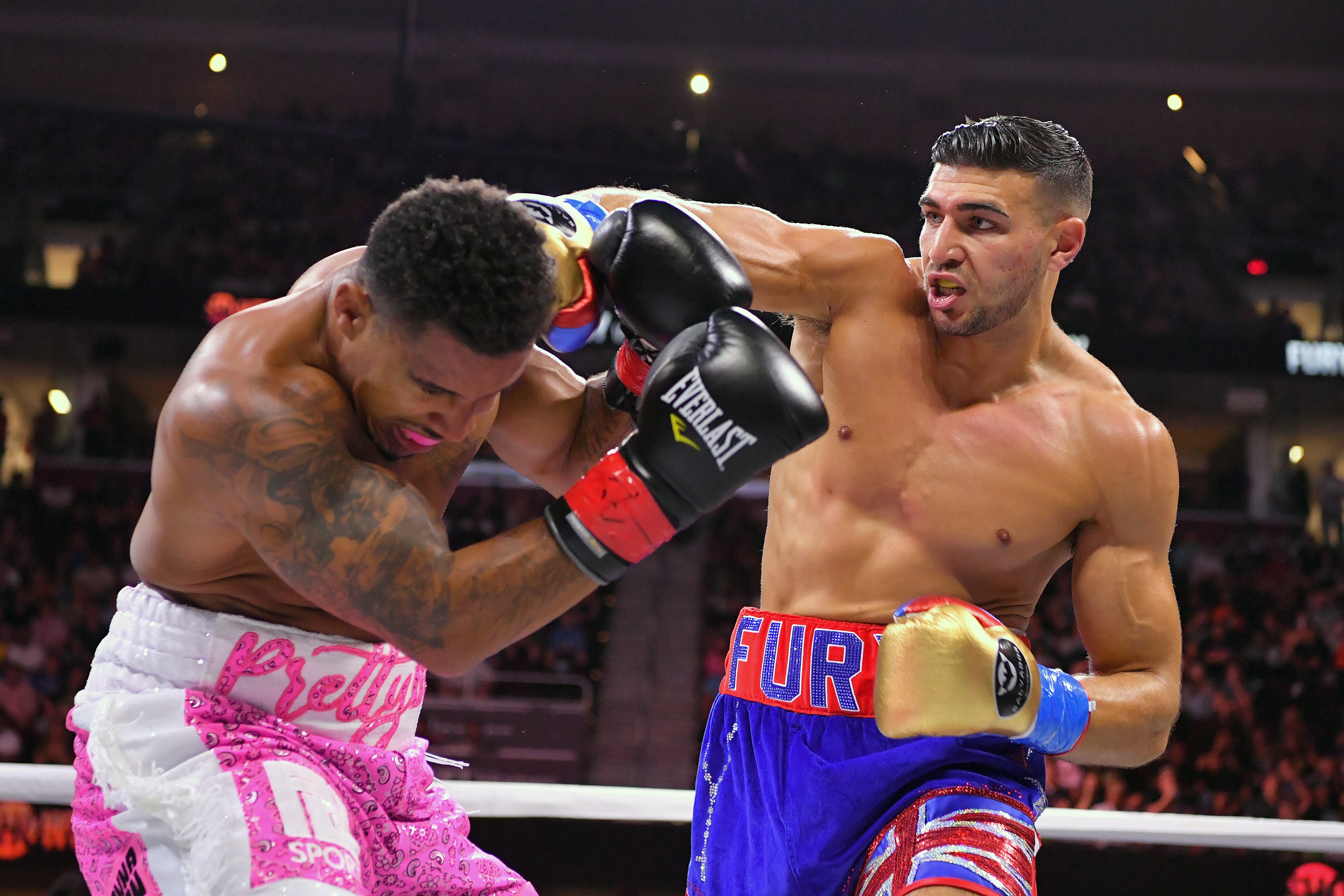 Tommy Fury fights Anthony Taylor