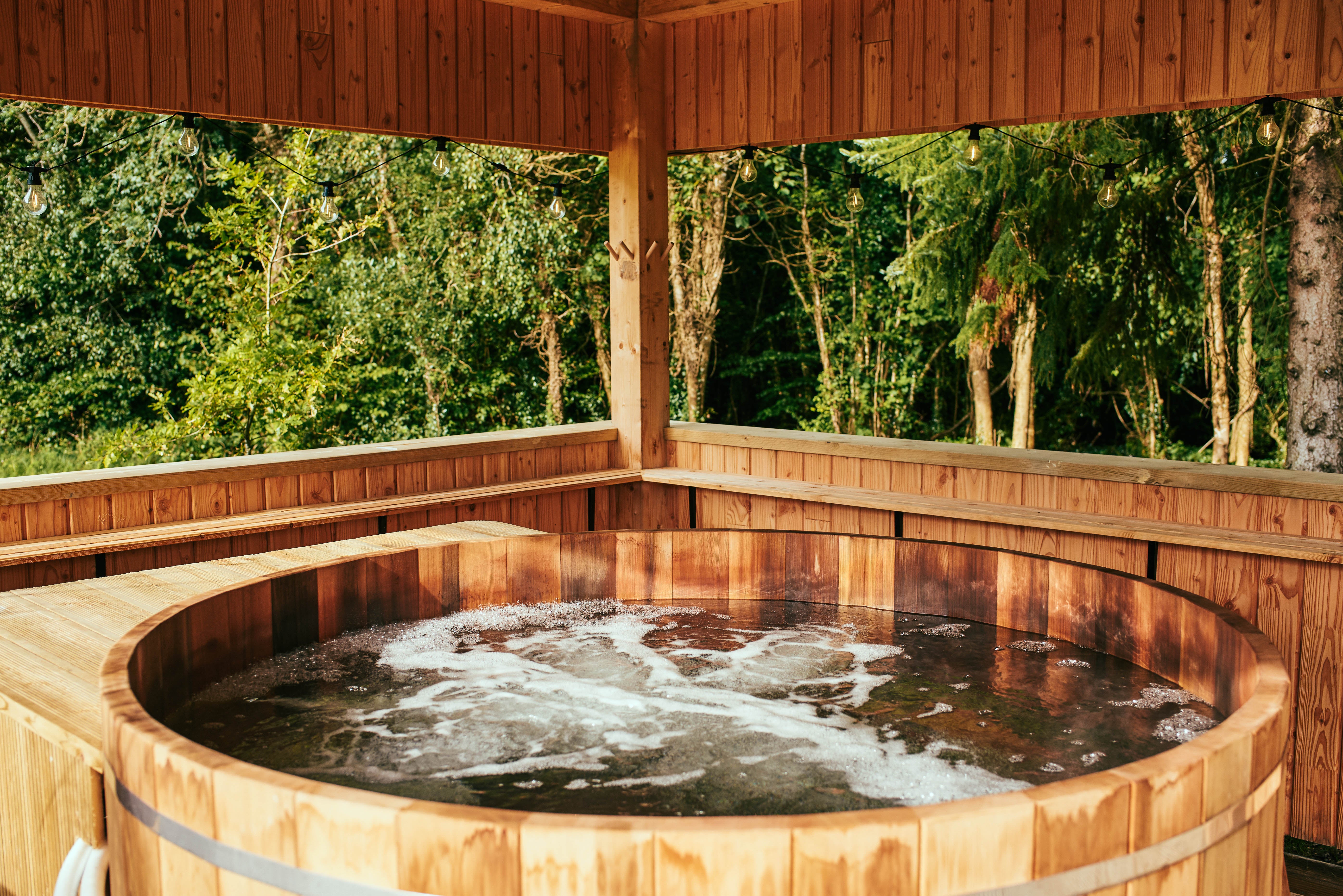 A wooden hot tub adds glamour to lakeside life at Cabu