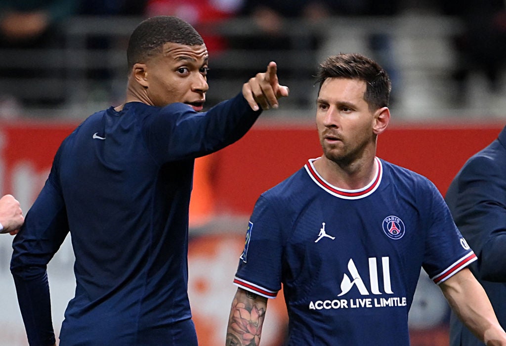 Kylian Mbappe gives instructions to Lionel Messi