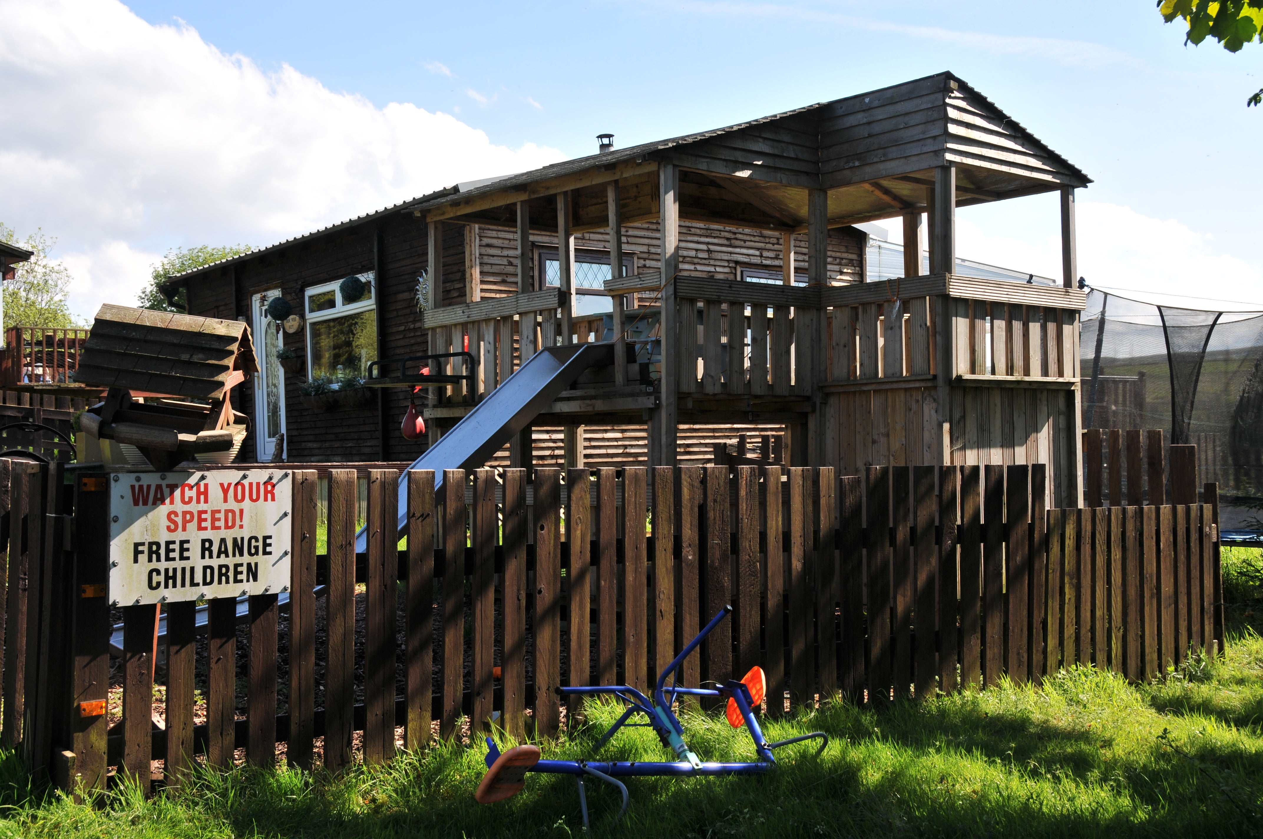 This family-friendly hut features a slide from its upper deck