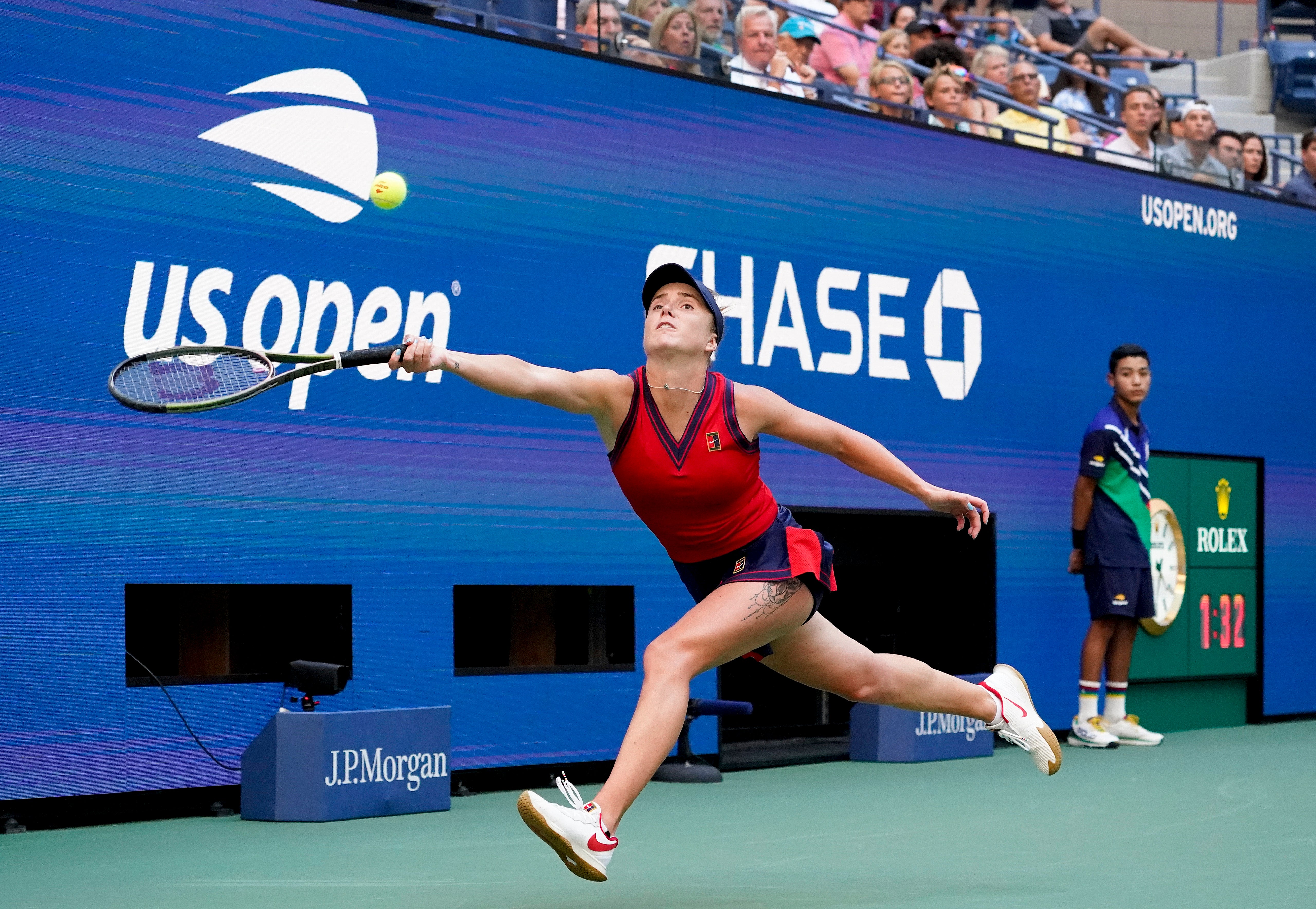 Elina Svitolina stretches to try to reach a forehand (Elise Amendola/AP)