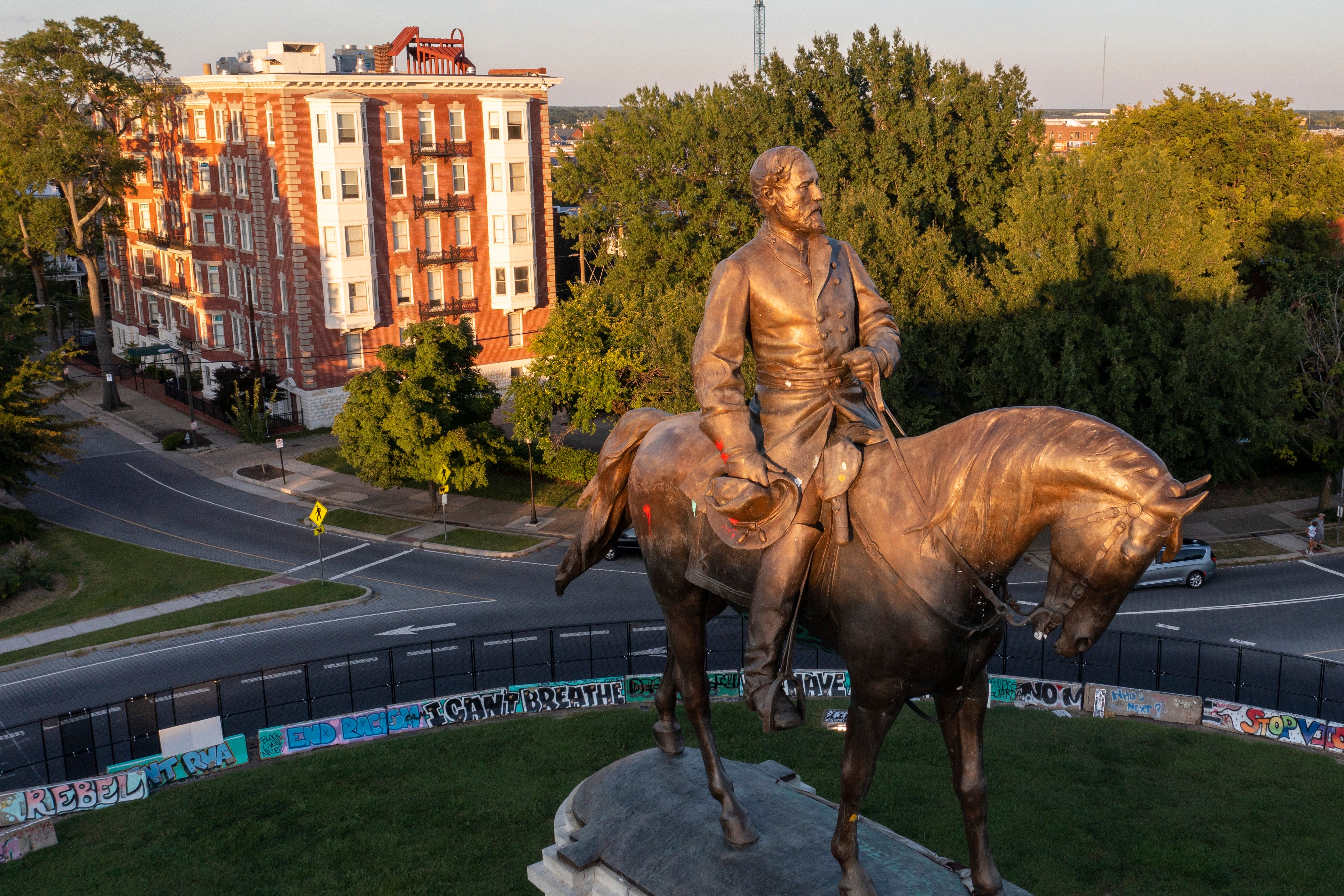 Confederate Monuments Lee Statue