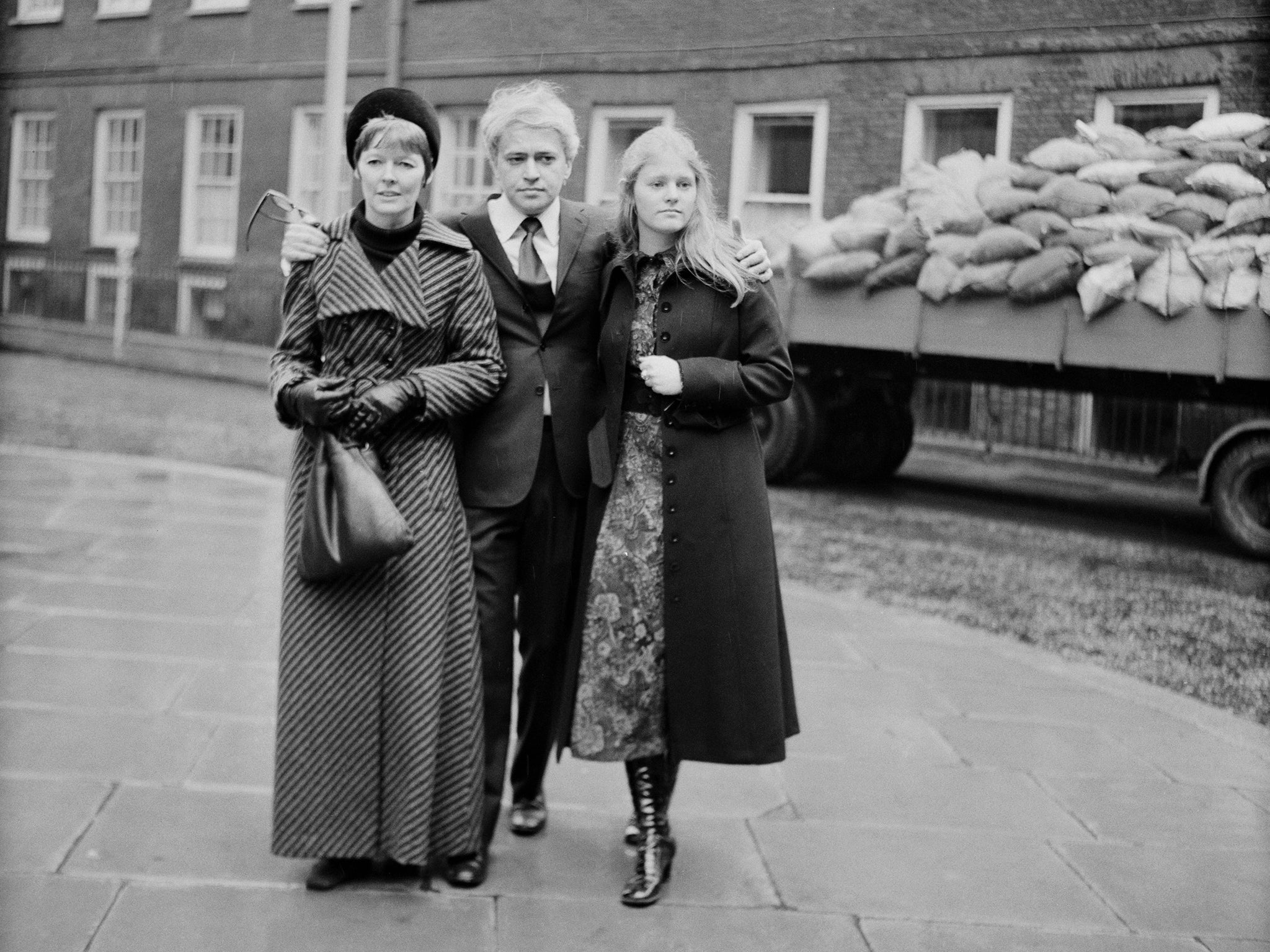 Vizinczey with his wife Gloria, and one of her daughters in 1971