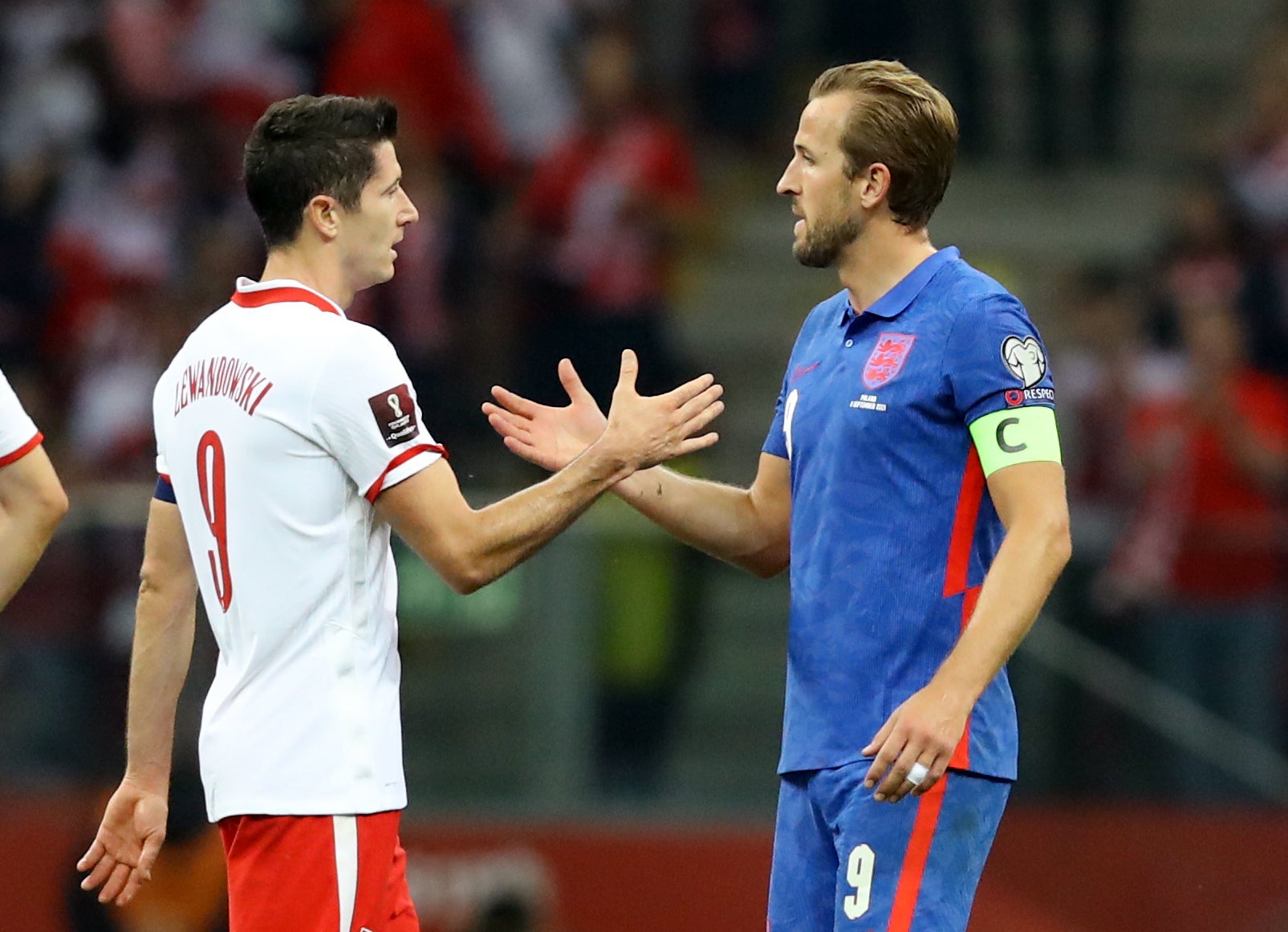 Captains Robert Lewandowski and Harry Kane shake hands