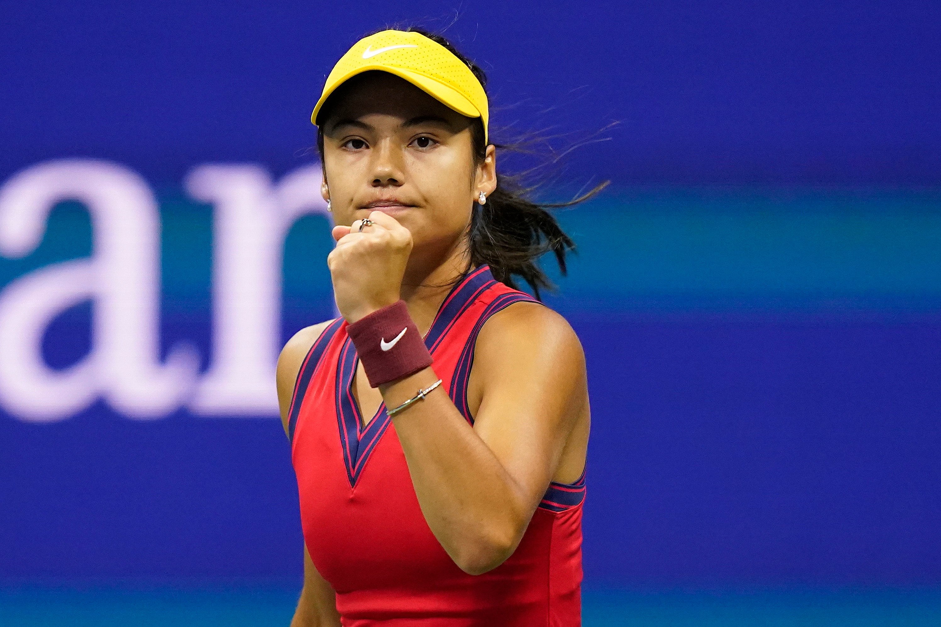 ‘Simply stunning’ – Tim Henman leads praise of Emma Raducanu