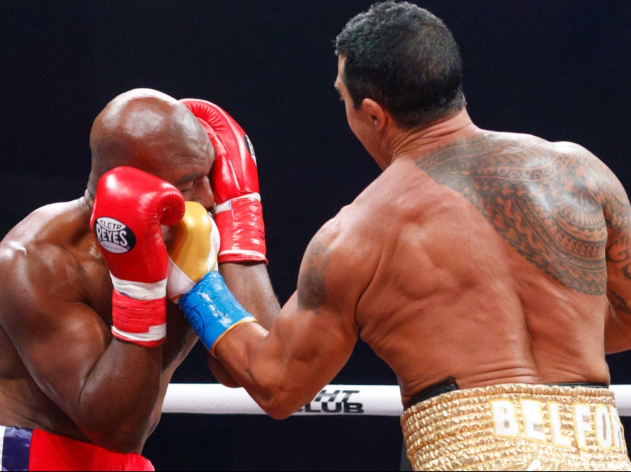 Vitor Belfort punches Evander Holyfield