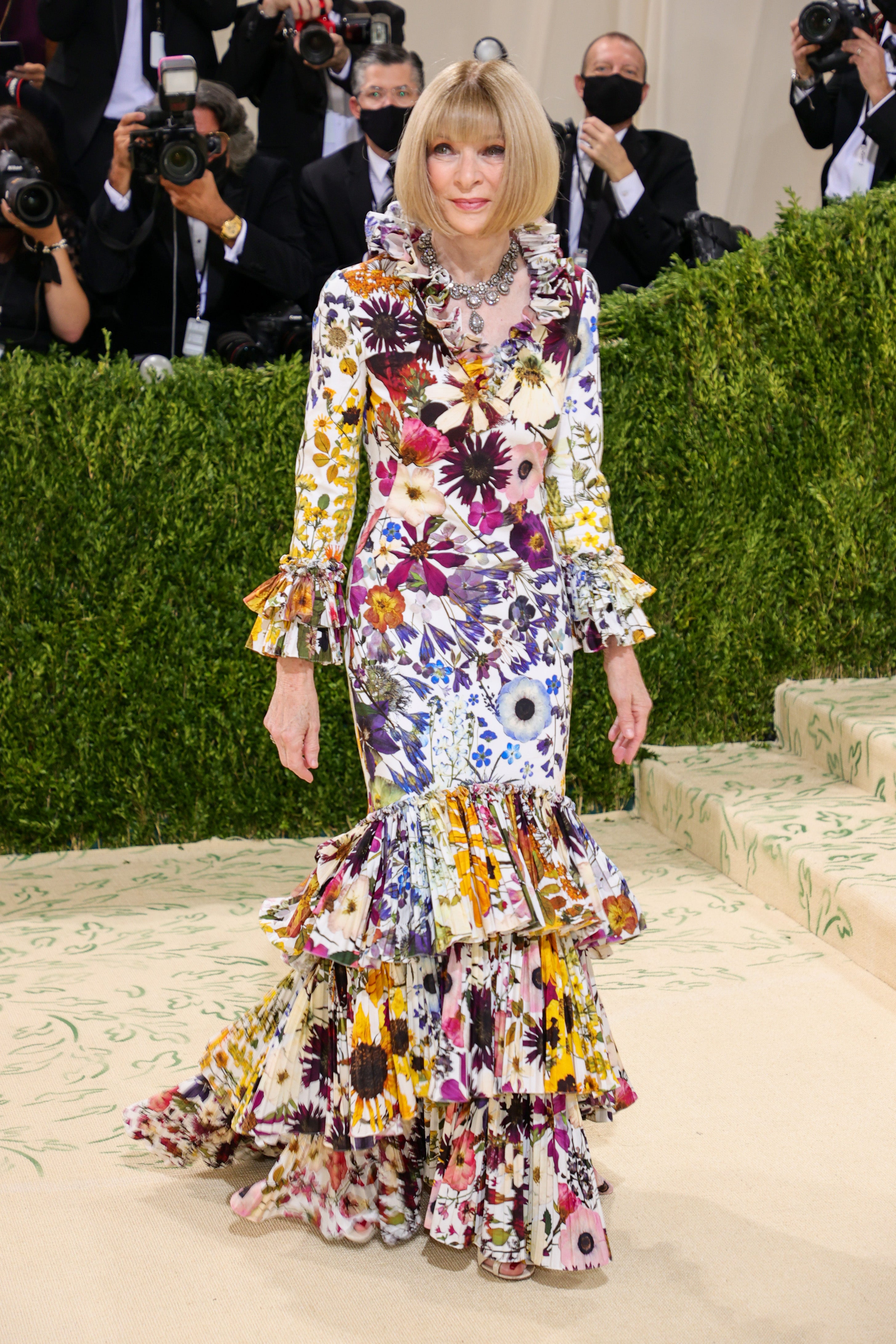 Wintour wore Oscar de la Renta