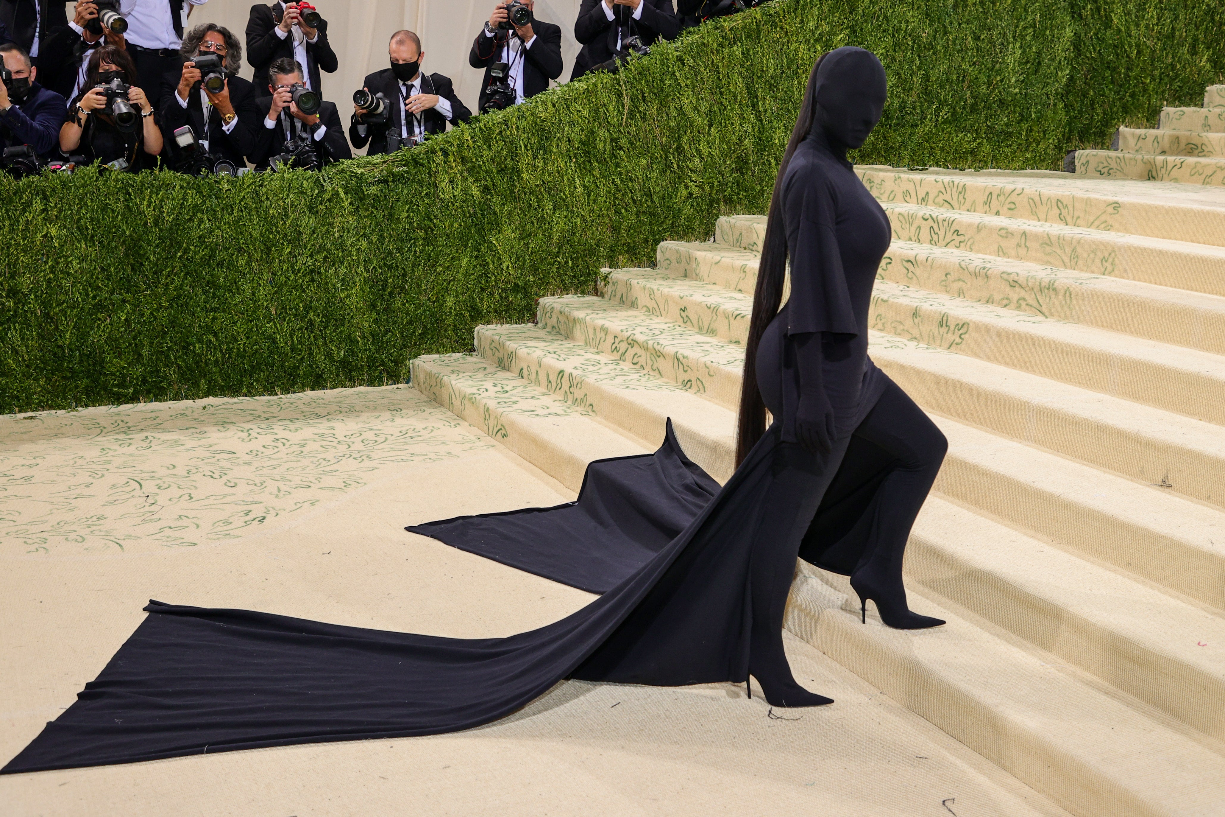 Met Gala 2021: Kim Kardashian divides viewers after arriving in black bodysuit with face covering