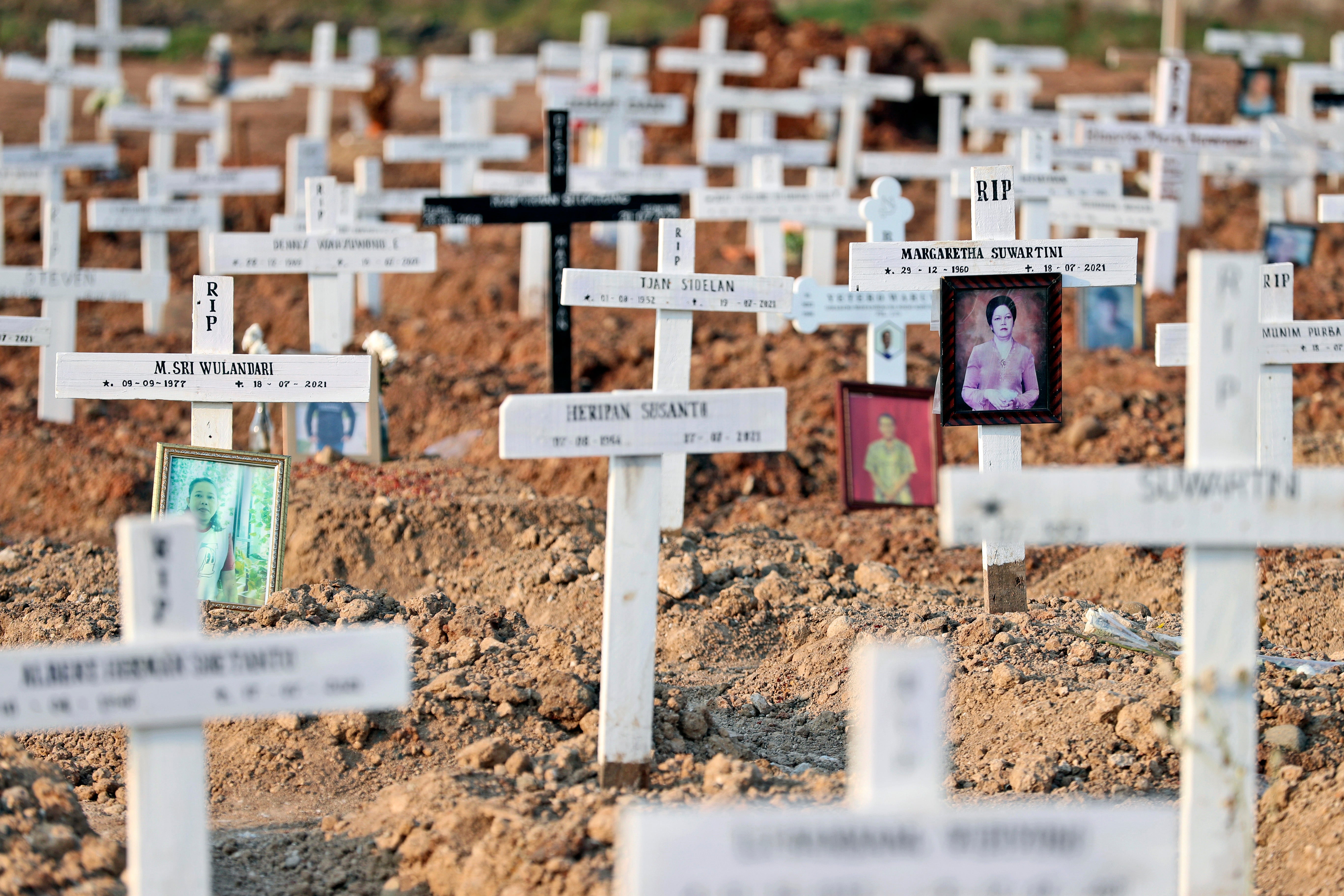 Indonesia Graves Photo Gallery