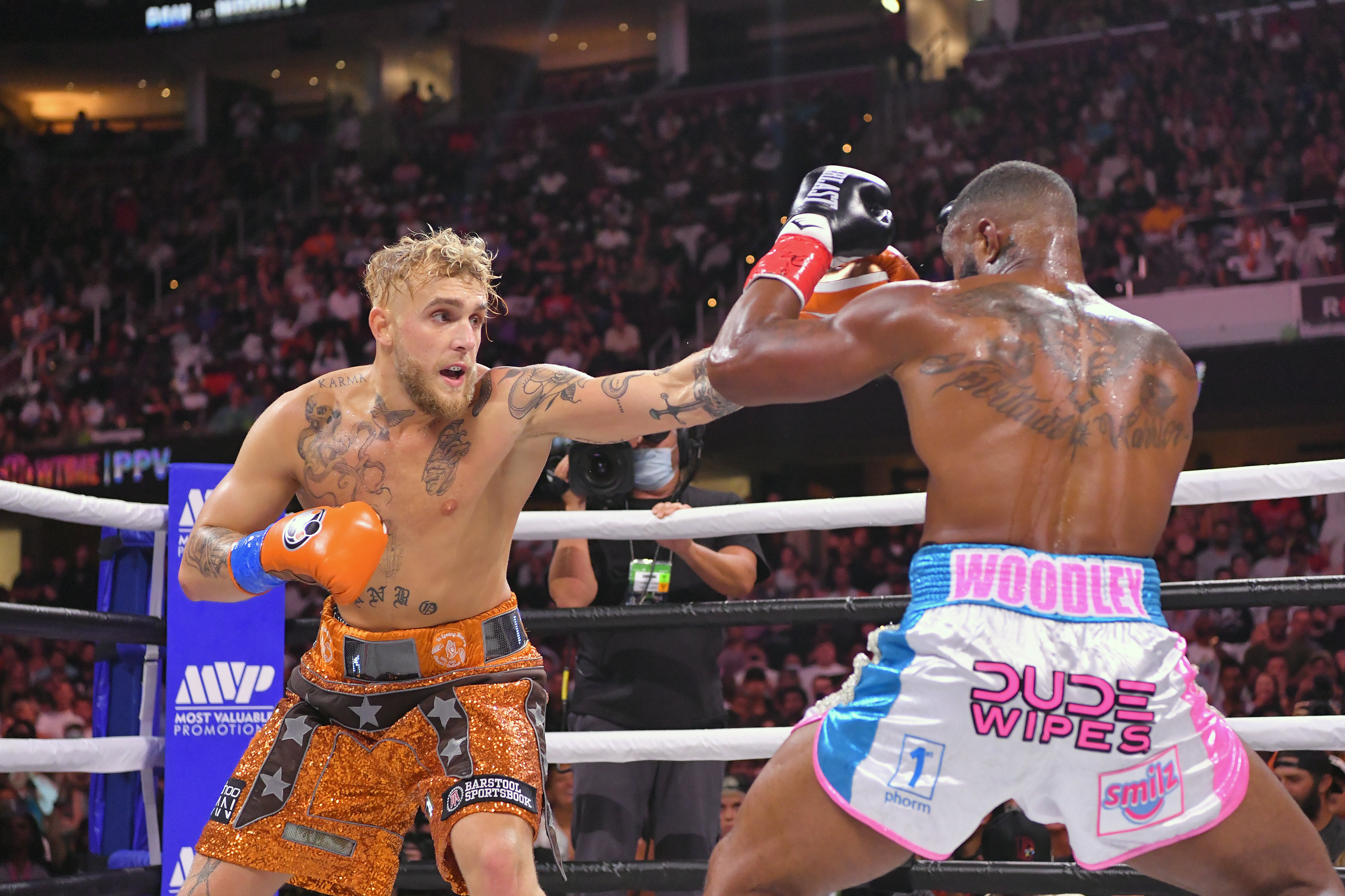 Jake Paul beat Tyron Woodley after a split decision