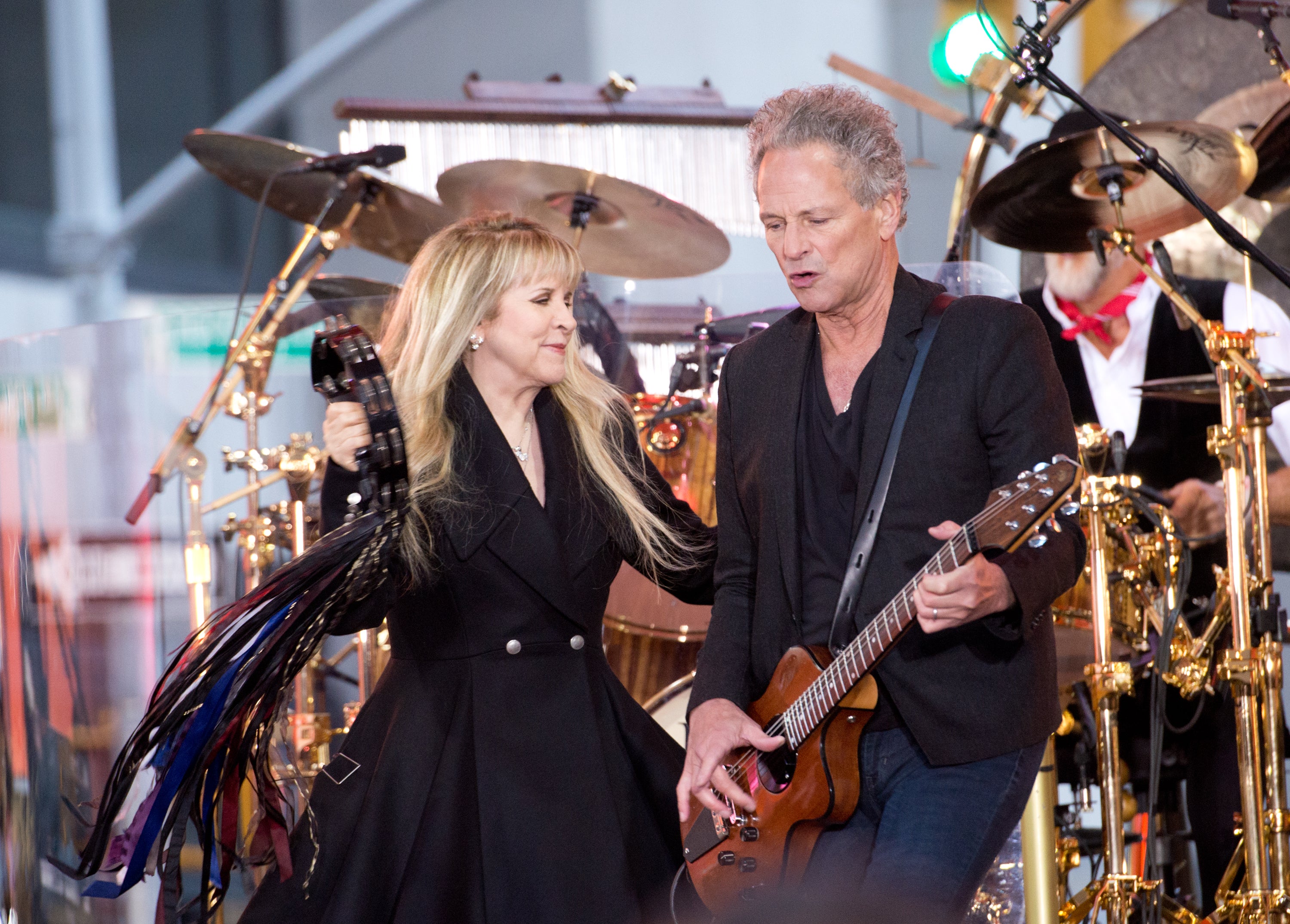 Stevie Nicks and Lindsey Buckingham performing in 2014