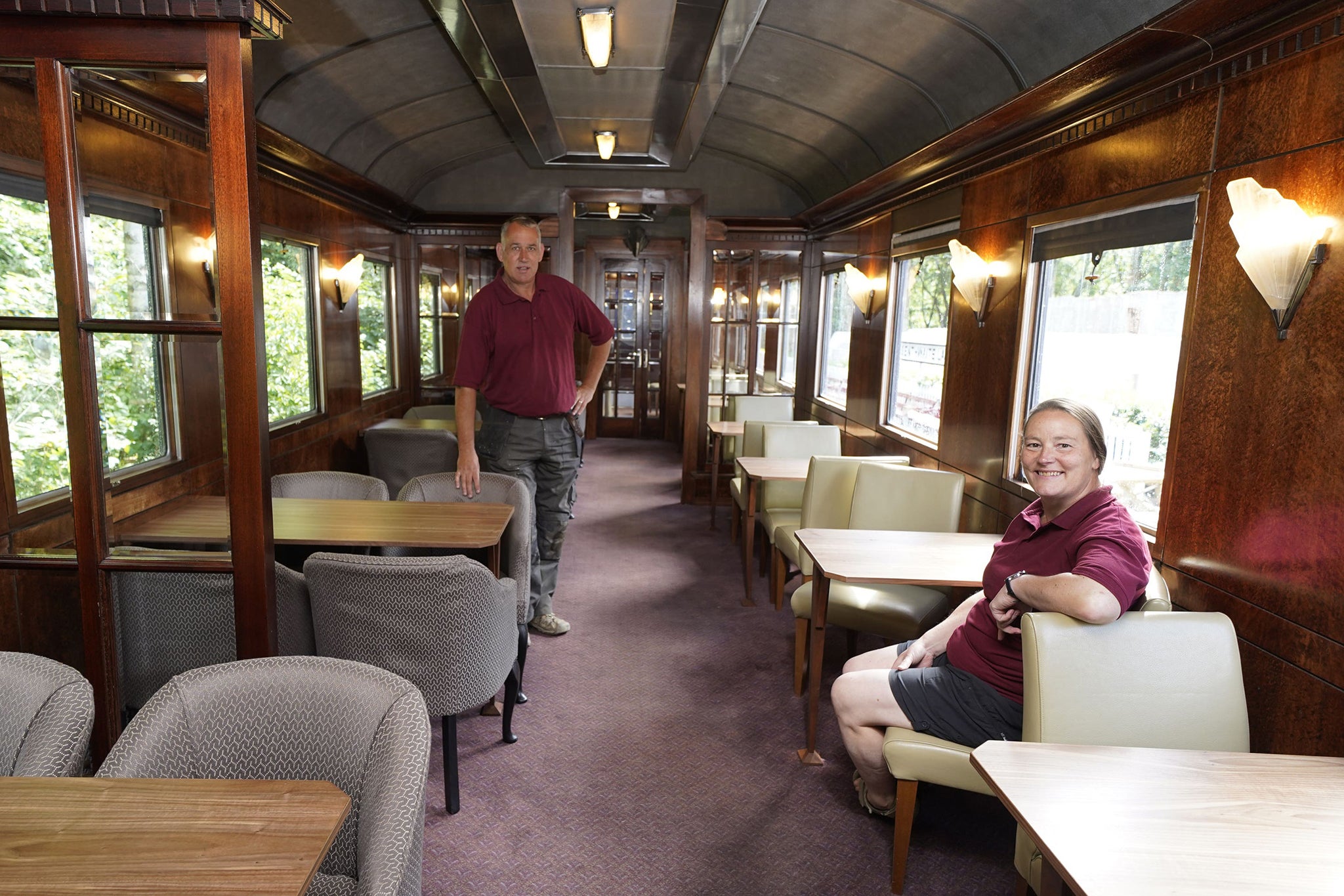 An interior shot of the restaurant carriage