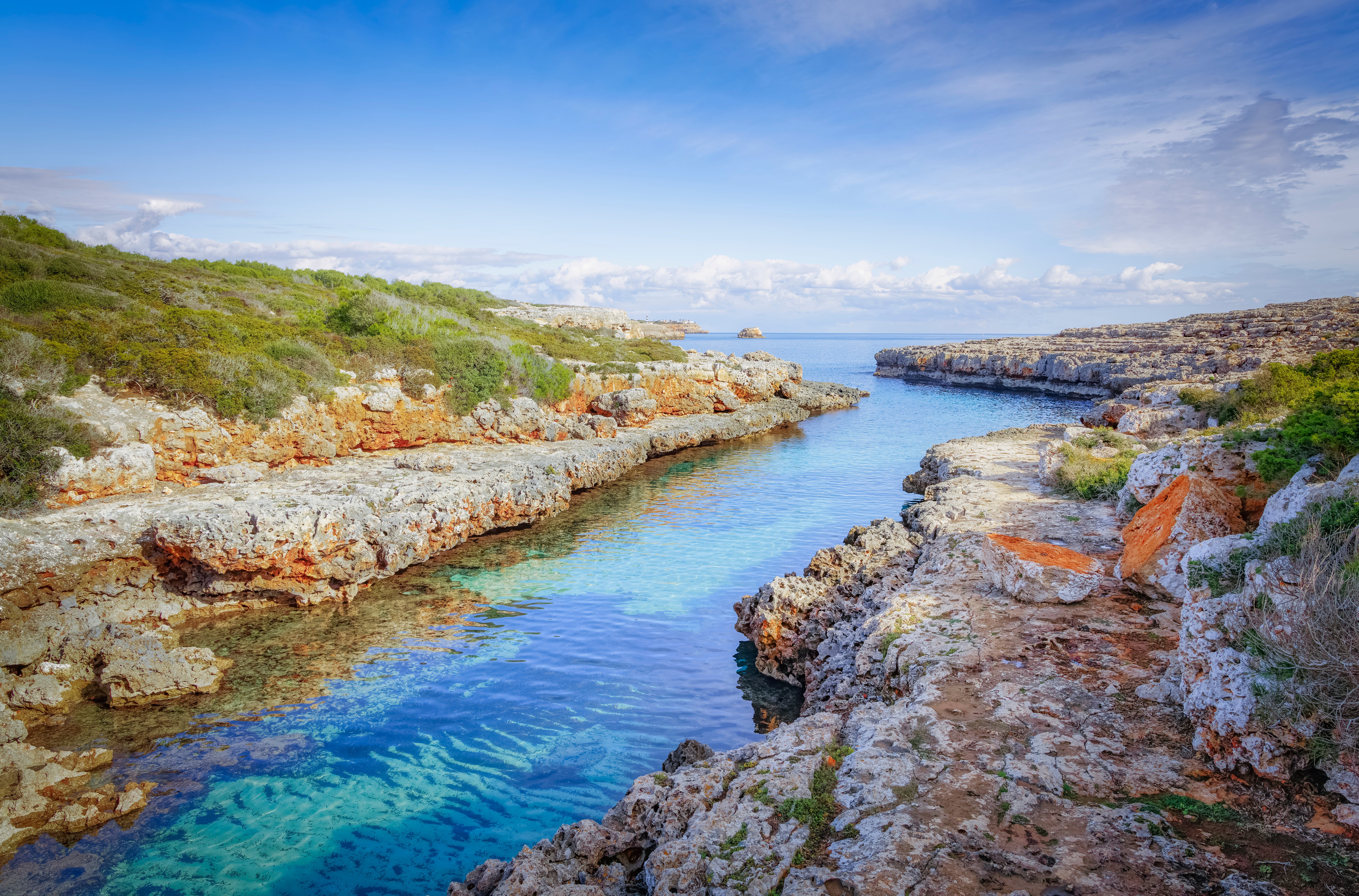 Two people from the US have died after going climbing in Portocolom on the Spanish island of Mallorca