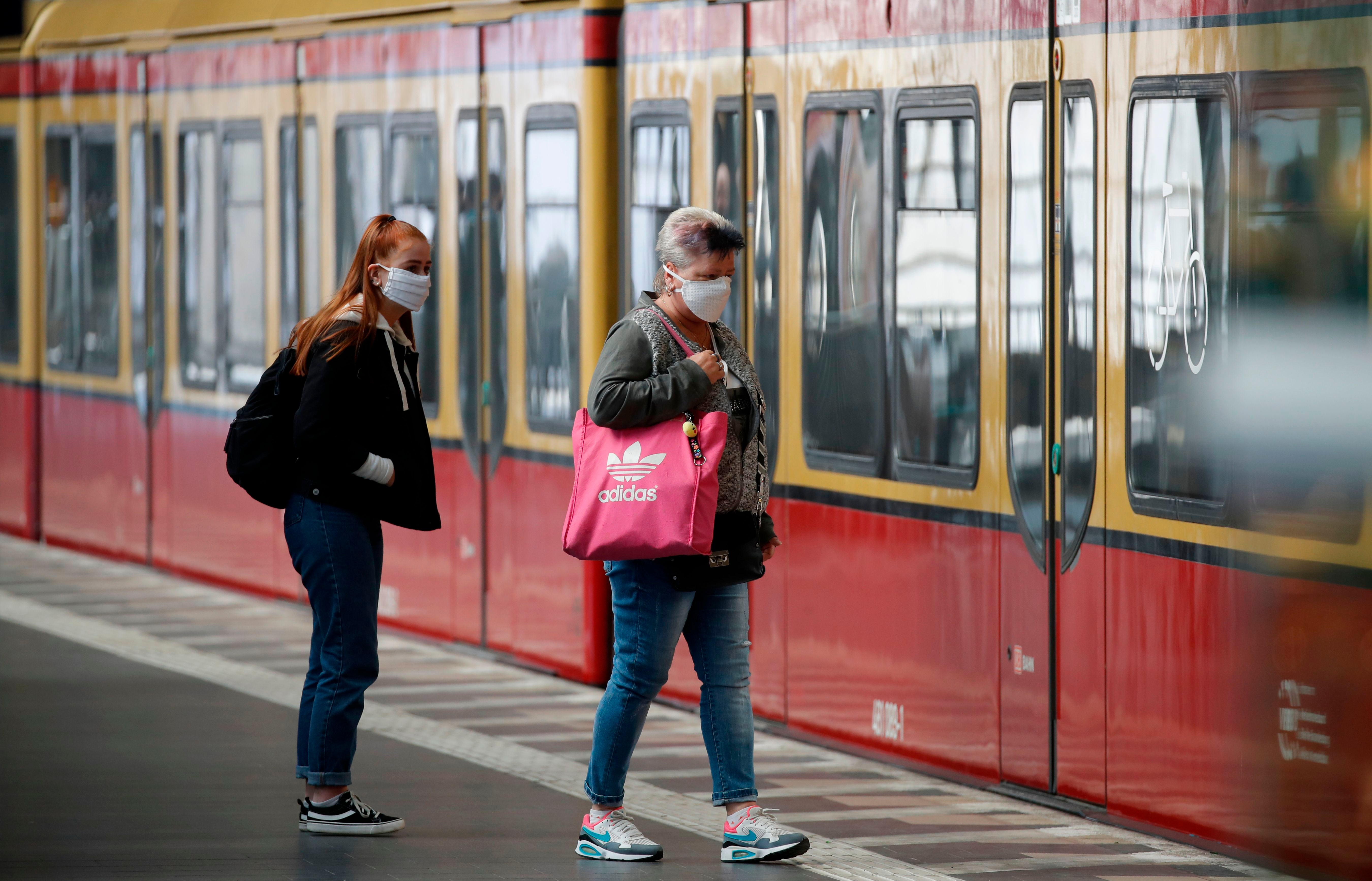 Regular trains and local S-bahn trains are enviable in their efficiency