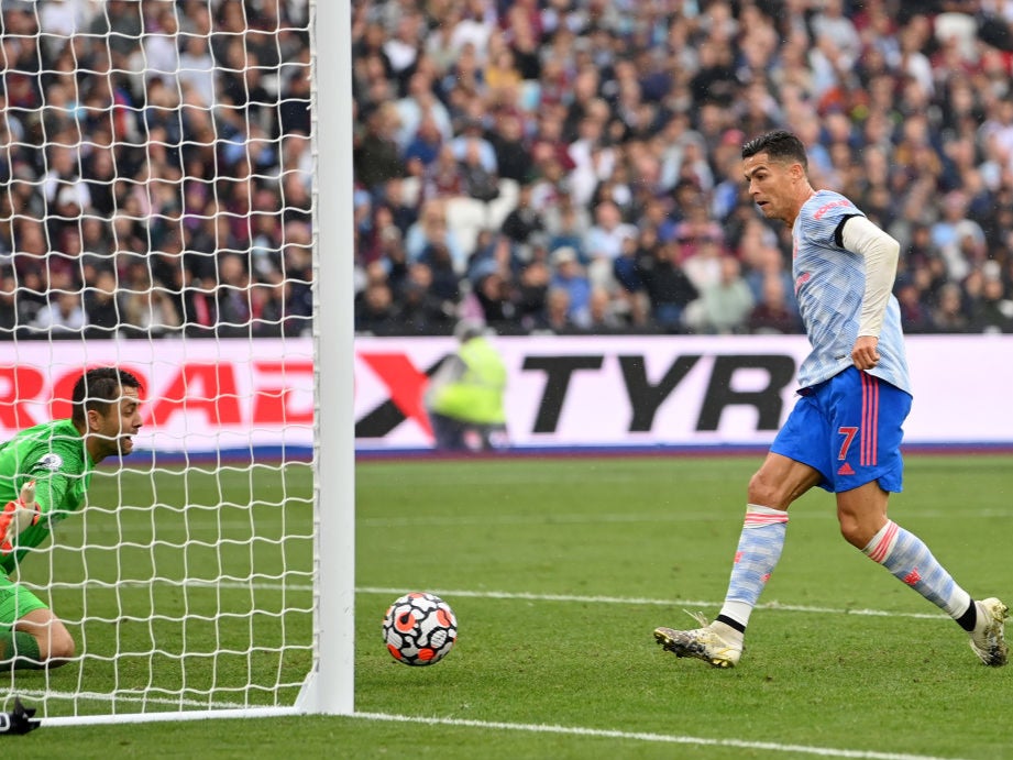 Ronaldo equalises for the Red Devils 10 minutes before the break