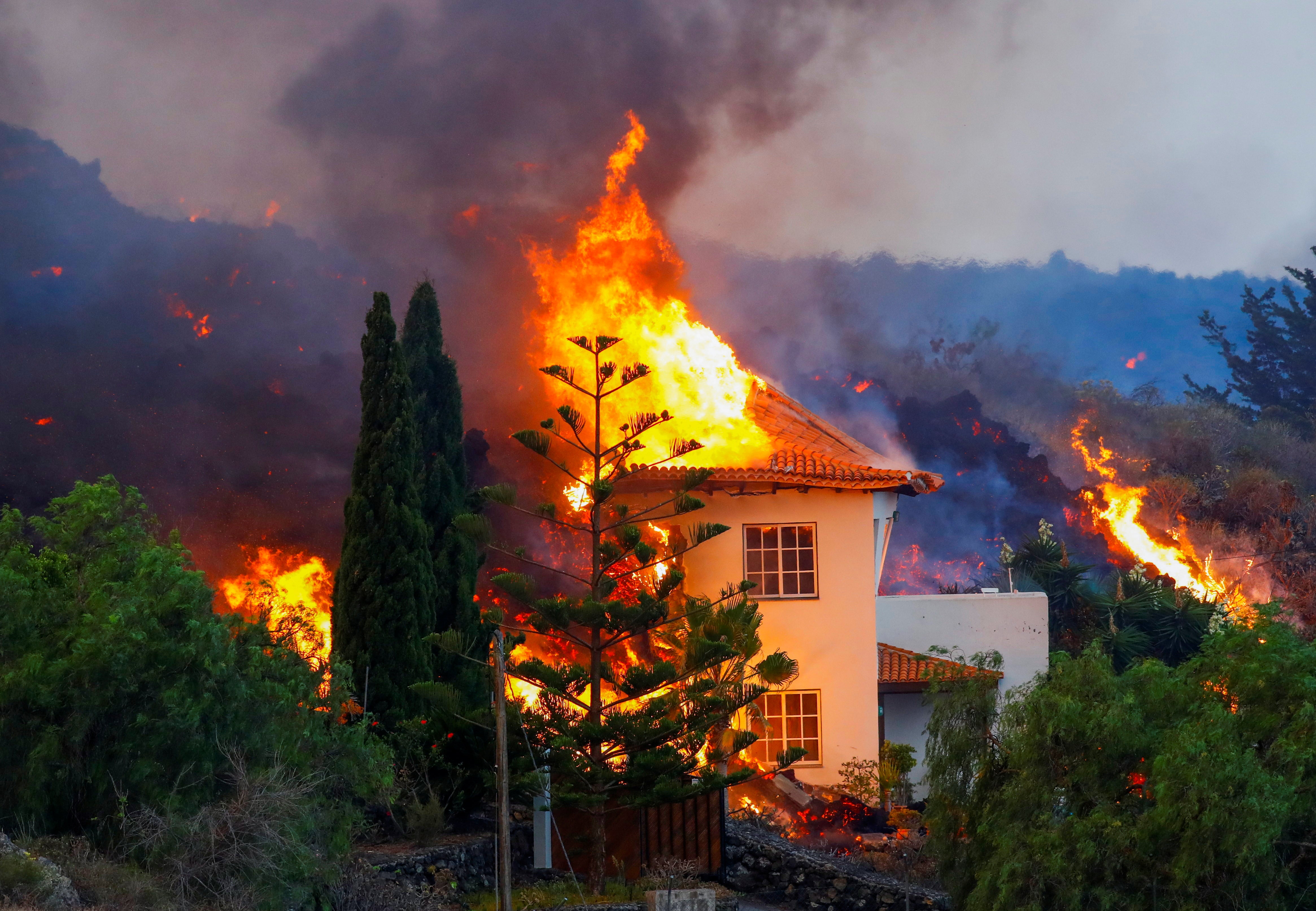 A house burns due to lava from the eruption of a volcano in the Cumbre Vieja national park